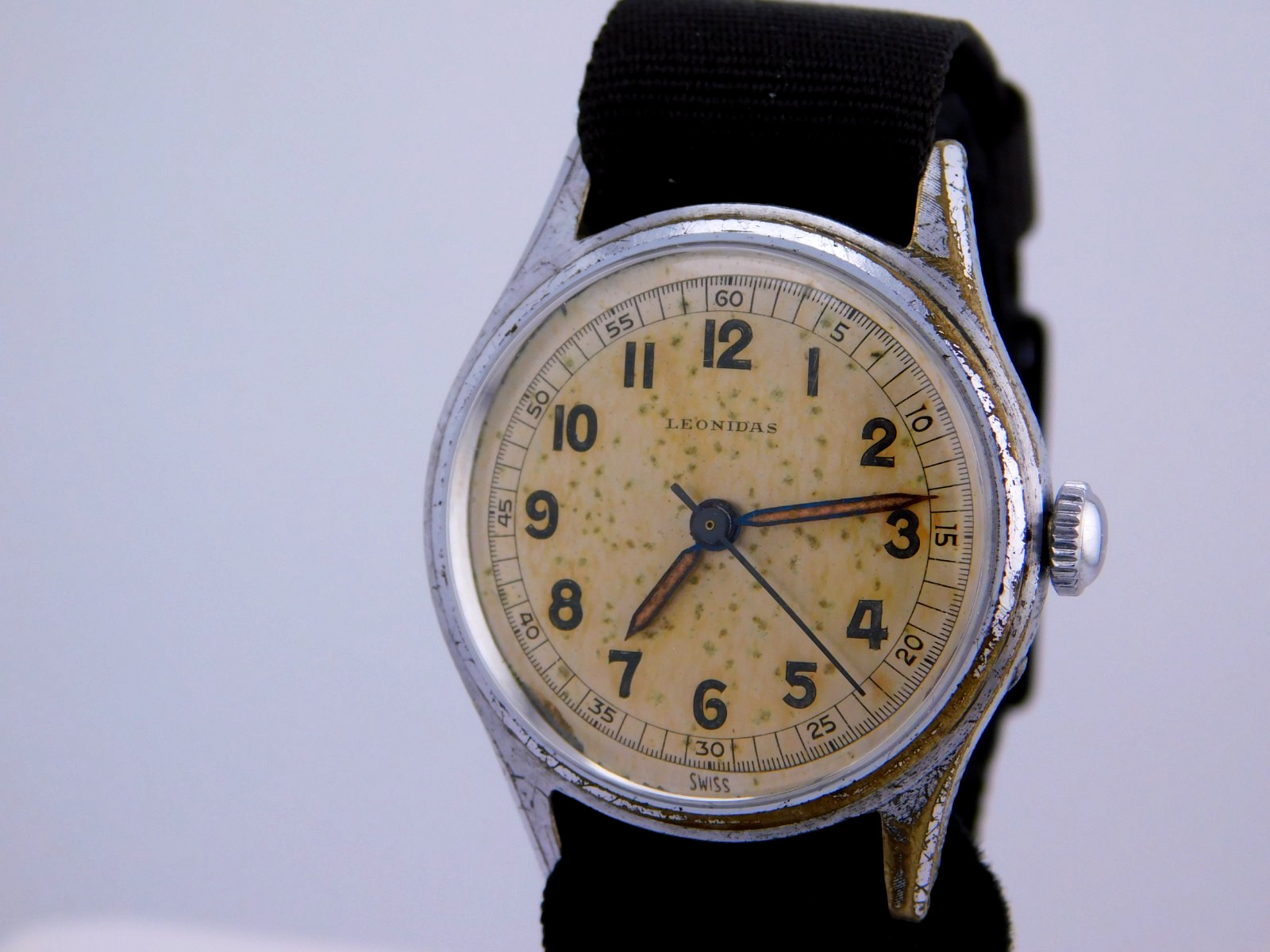 VINTAGE LEONIDAS MILITARY STYLE 17J SWISS MENS WRISTWATCH SERVICED C.1940s