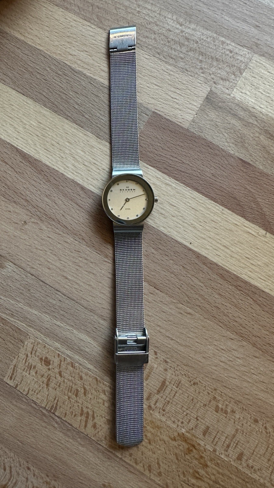 Skagen Slim Quartz Analog Wristwatch Silver Mesh Stainless Steel Crystal Markers