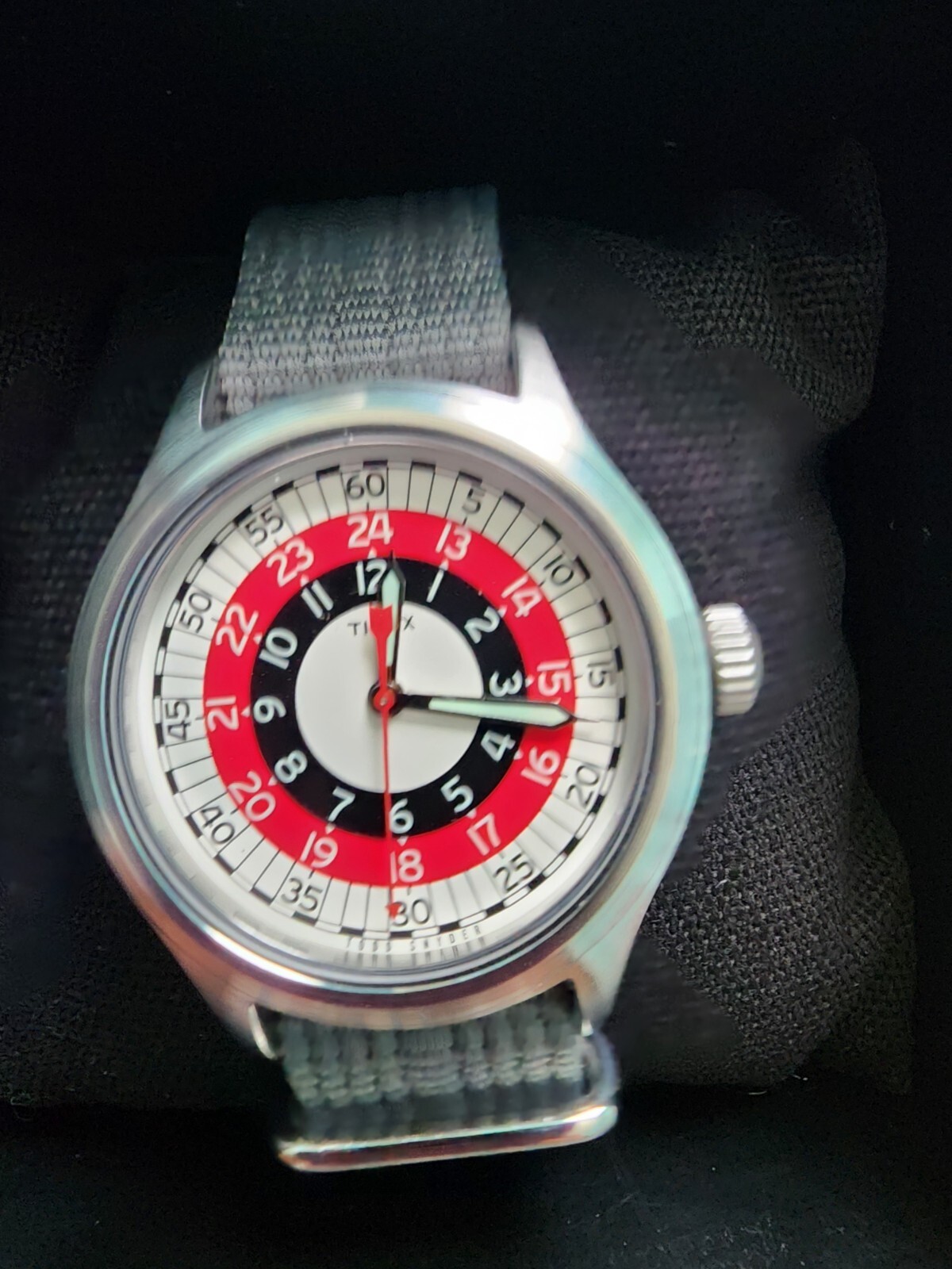 Sold out Todd Snyder x Timex Collaboration quartz watch white red black