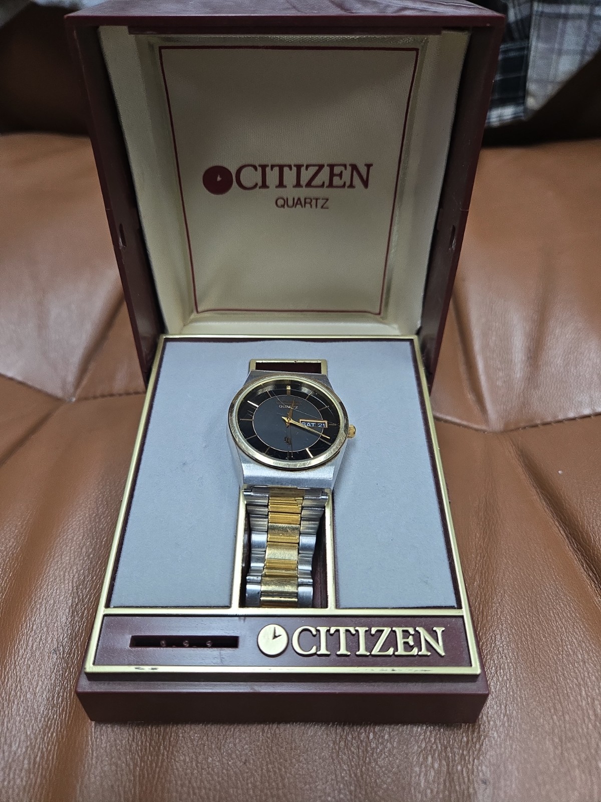 Men Citizen Cq Watch Black & Gray Face Silver Gold Case Steel Band 6101 T15588kt