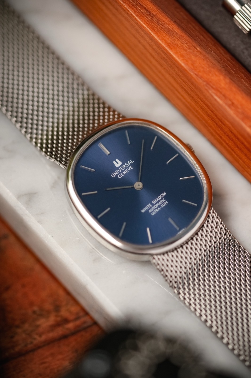 Universal Geneve White Shadow Ellipse, Ref. 866104, cal UG 2-66 microrotor, blue