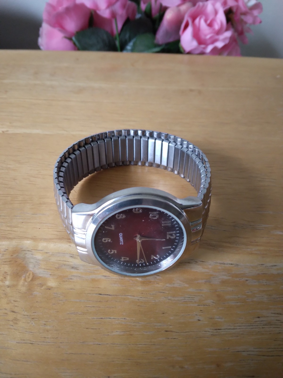 Unisex Quartz Watch GENWM753 Silver with Red Dial: 36mm, New Battery