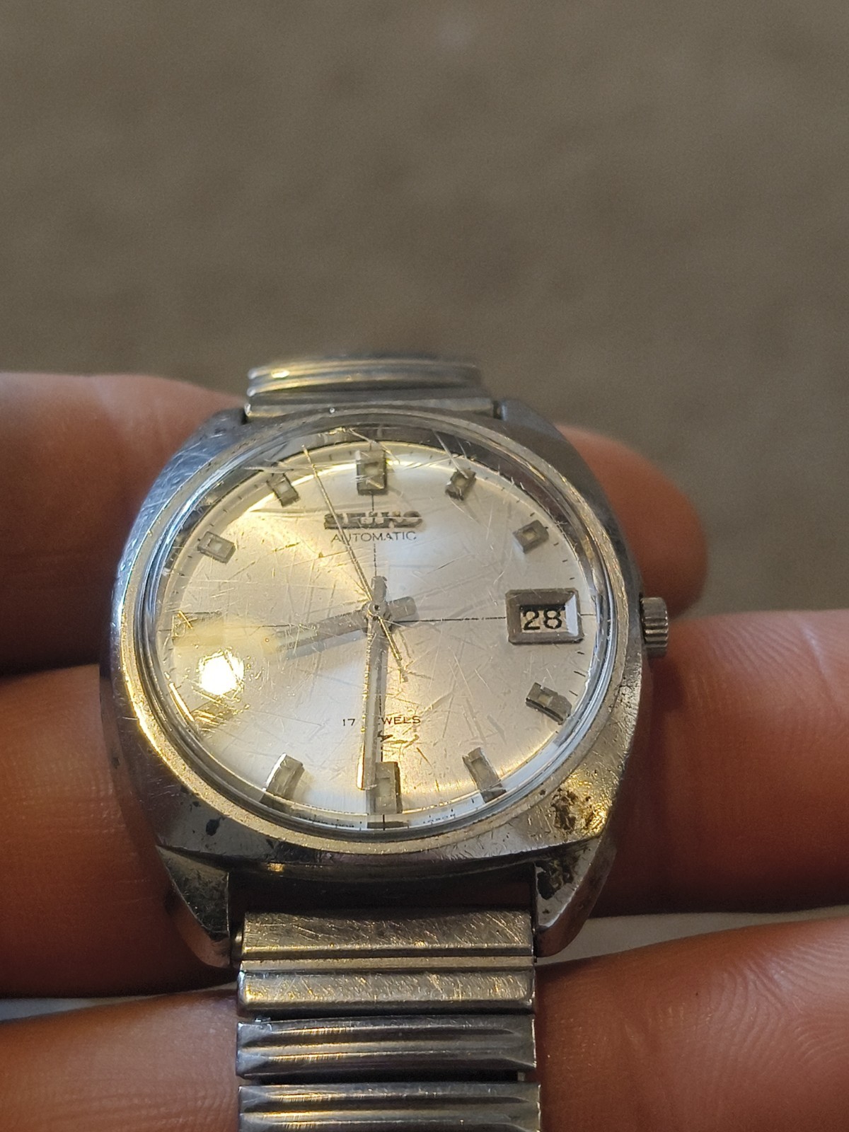 VINTAGE SEIKO 7005-7050 Cross Hair Silver dial AUTOMATIC GENTS
