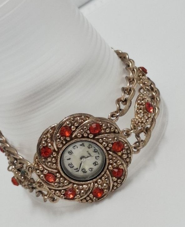 Vintage Look Women’s Fashion Watch, Red Rhinestones, Bracelet Band, Quartz Batte