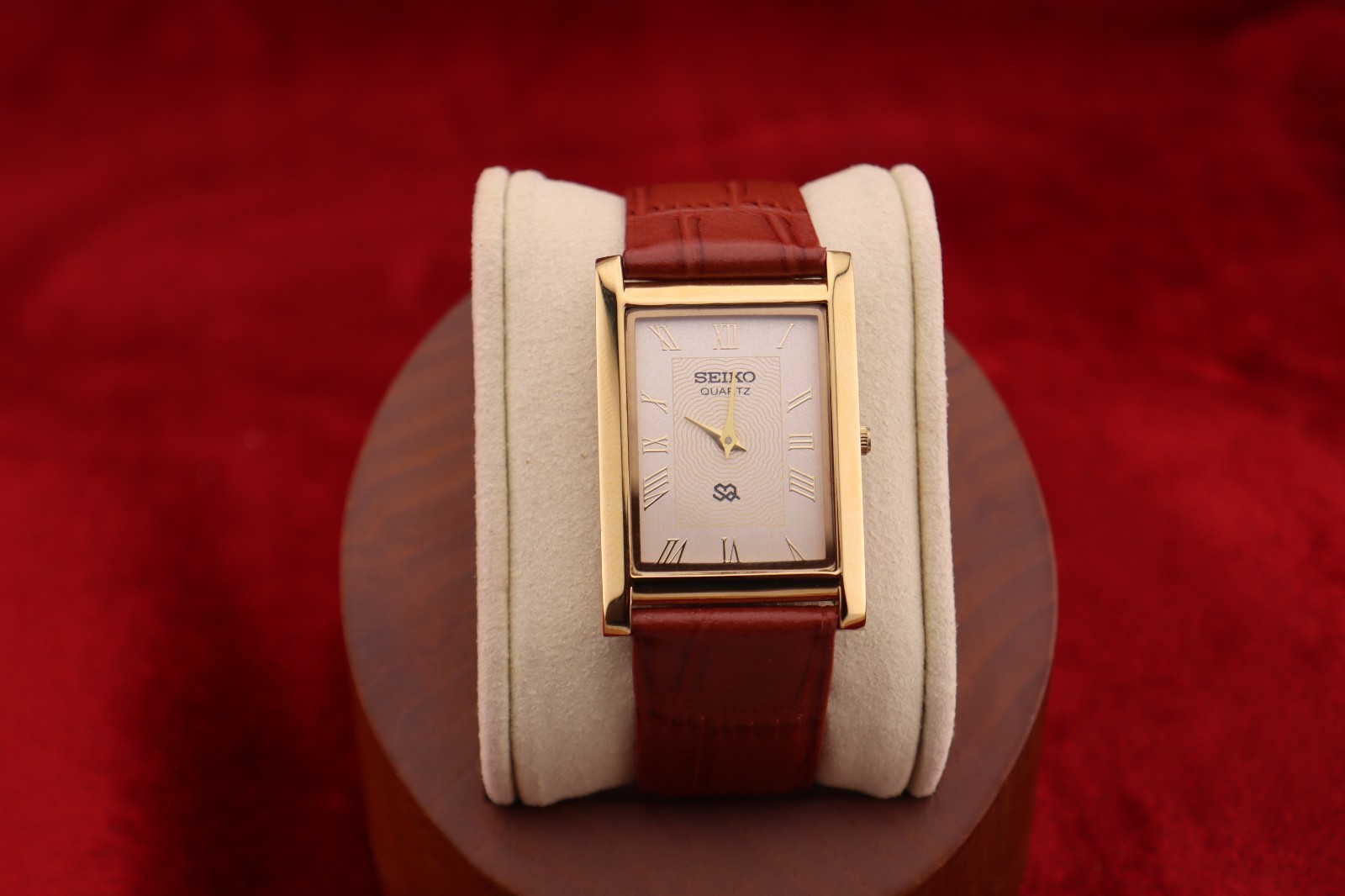⌚✨ Vintage Seiko Slim Quartz Gentlemen’s Gold Dial ,Light Brown Dress Watch