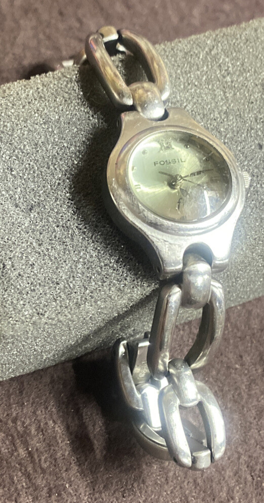 Fossil f2 ES 9015 water resist 100ft Solid SS Needs Battery
