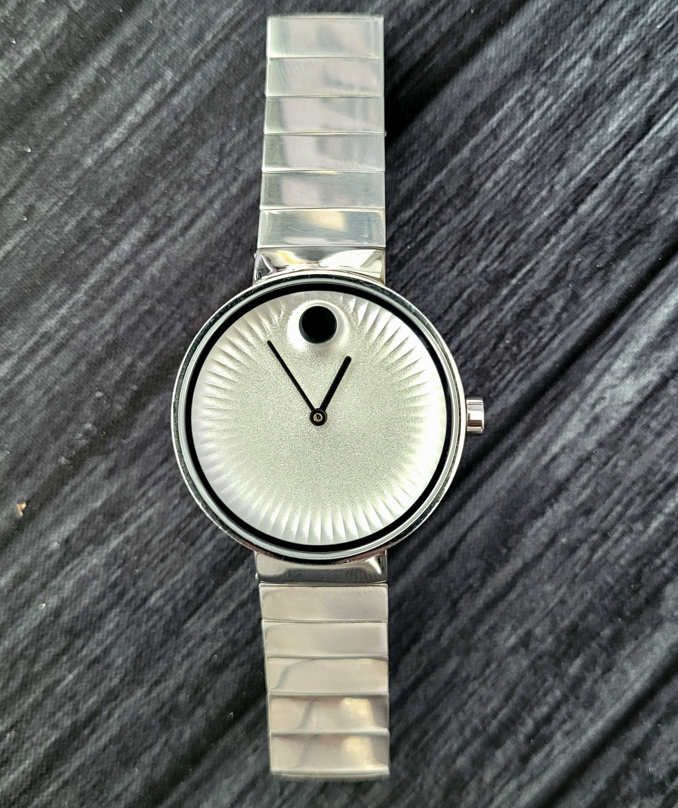 Movado Edge 34mm 5.5 Inch Sapphire Crystal Ladies Watch Runs