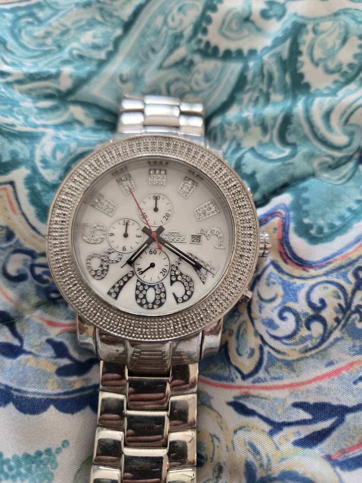 Freeze Chronograph Date 100m Wh Dial Stainless Steel Silver Bracelet
