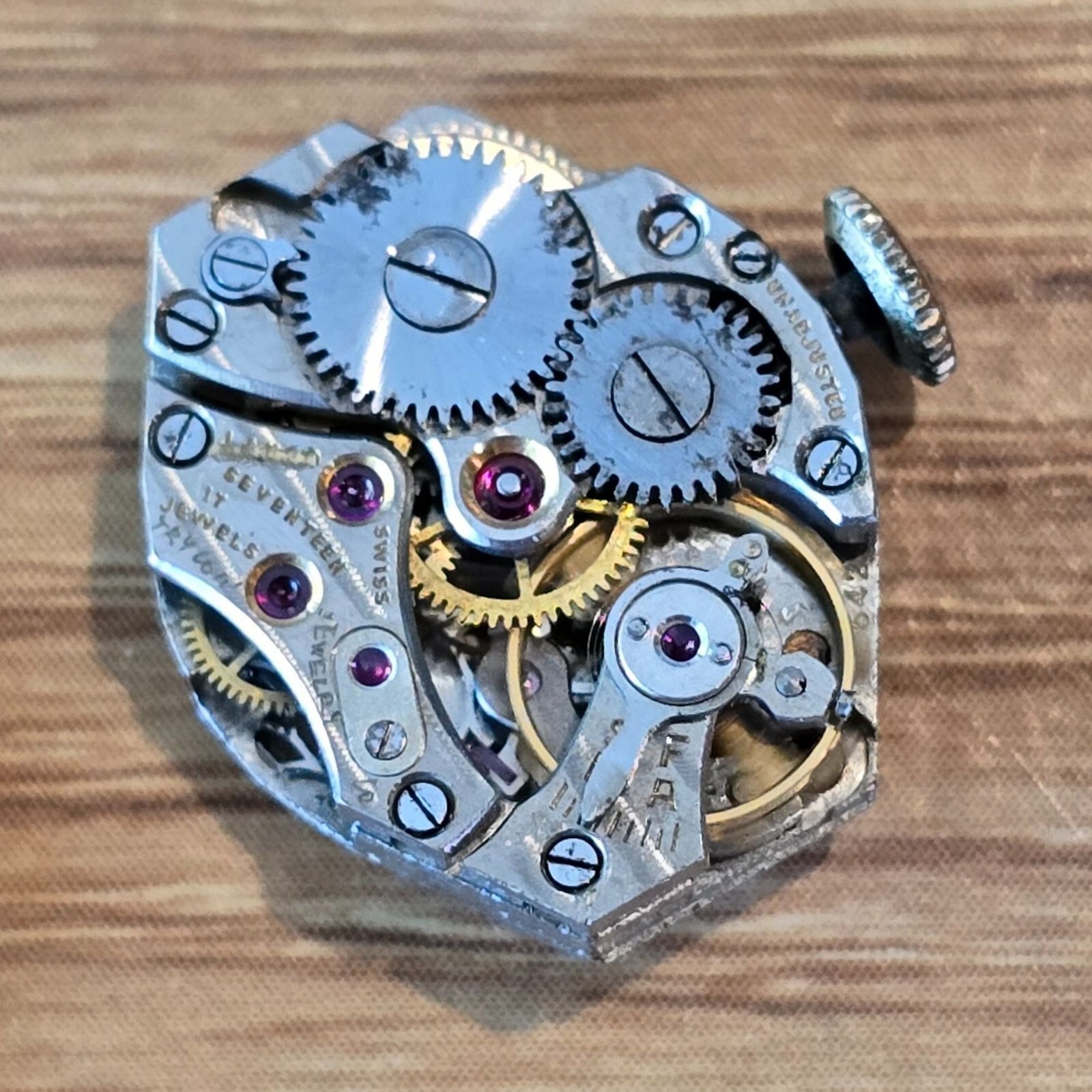 Vintage PACIFIC 17 Jewel Pinstripe 10 krgp Swiss Mechanical Watch Movement WP2