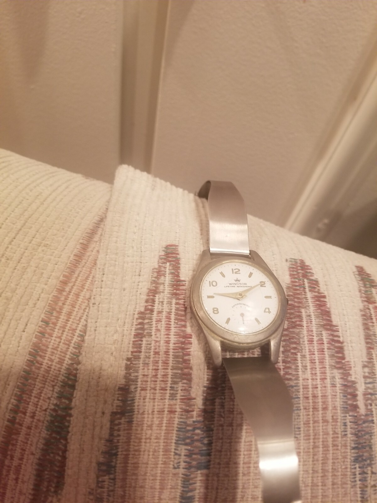 Windsor Lifetime Mainspring Anti Magnetic Men’s Watch – Doesn’t Run (Sold As Is)