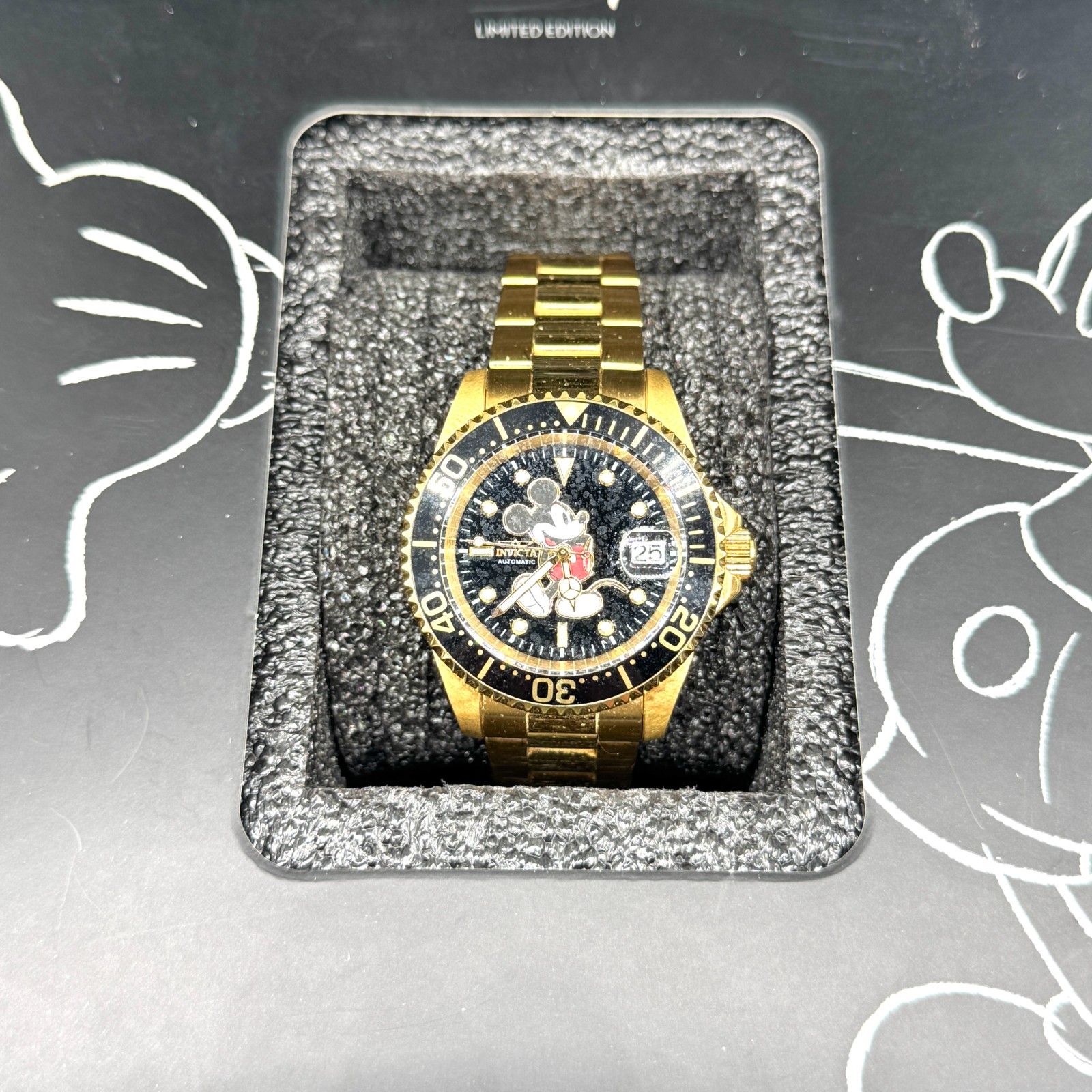 Invicta Limited Edition 0389/5000 Mickey Disney Watch + Case 25107 40mm