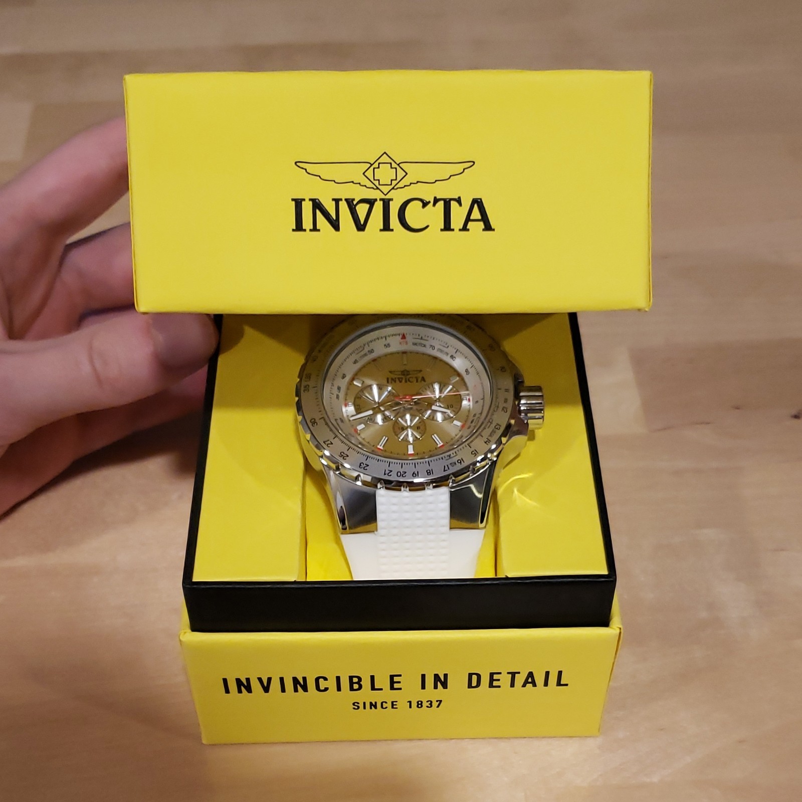 Invicta Aviator Men’s Quartz Watch Silver Dial White Silicone Strap 24-Hr Box