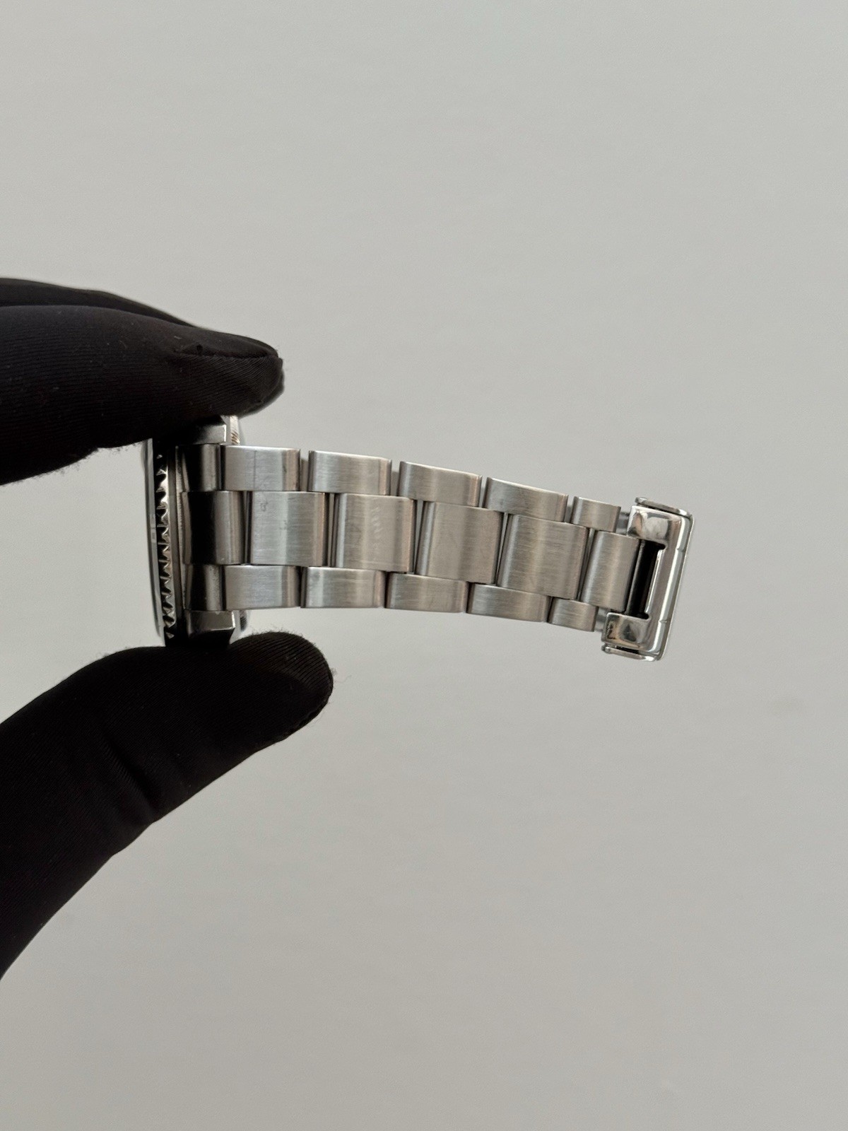 Rolex Submariner 40mm 16610 Silver Oyster Bracelet with Black Bezel No Hole Case