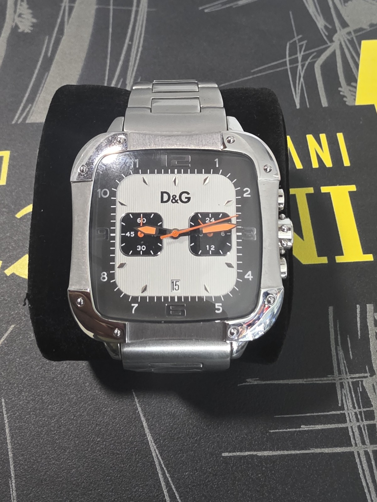Dolce & Gabbana Mens ‘Licensed’ White & Black Chrono Watch – D&G Watch DW0246