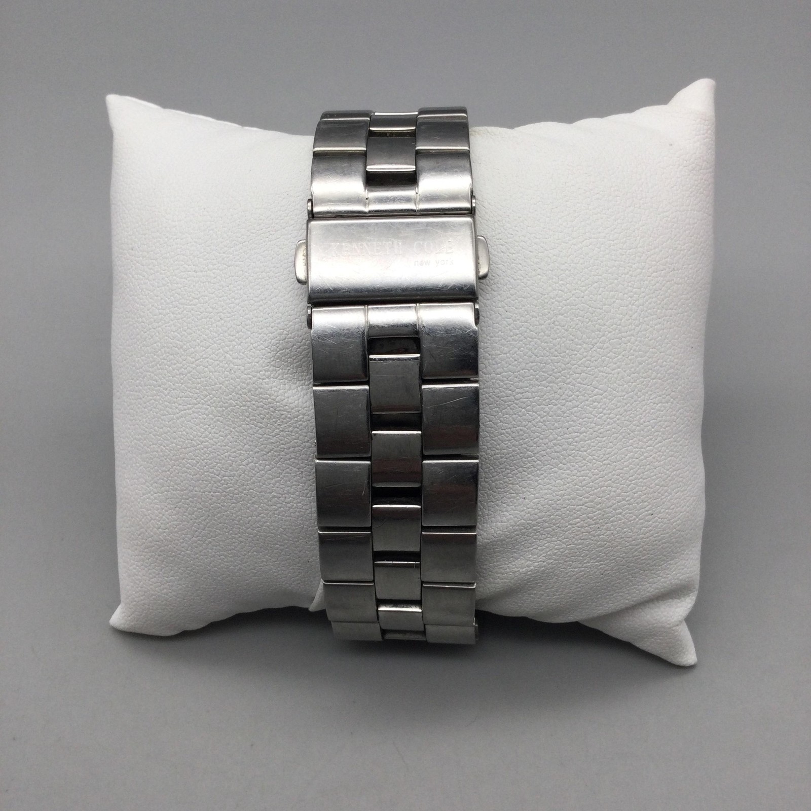 Kenneth Cole Mens Watch 40mm Silver Tone White Dial Date 993-05 KC3507 7.25″