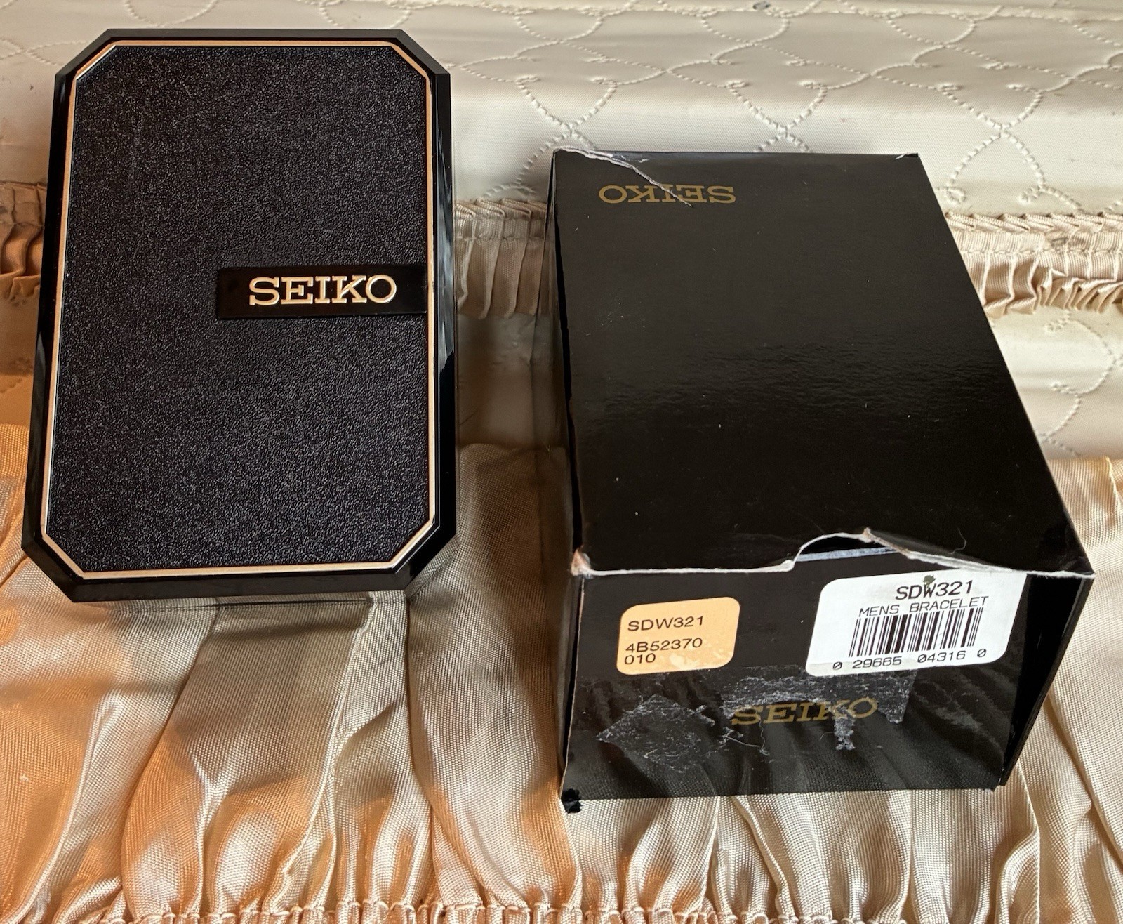 NOS Seiko Sports 150 Chronograph Quartz Stainless Steel Watch Blk/Wh Dial w/Box