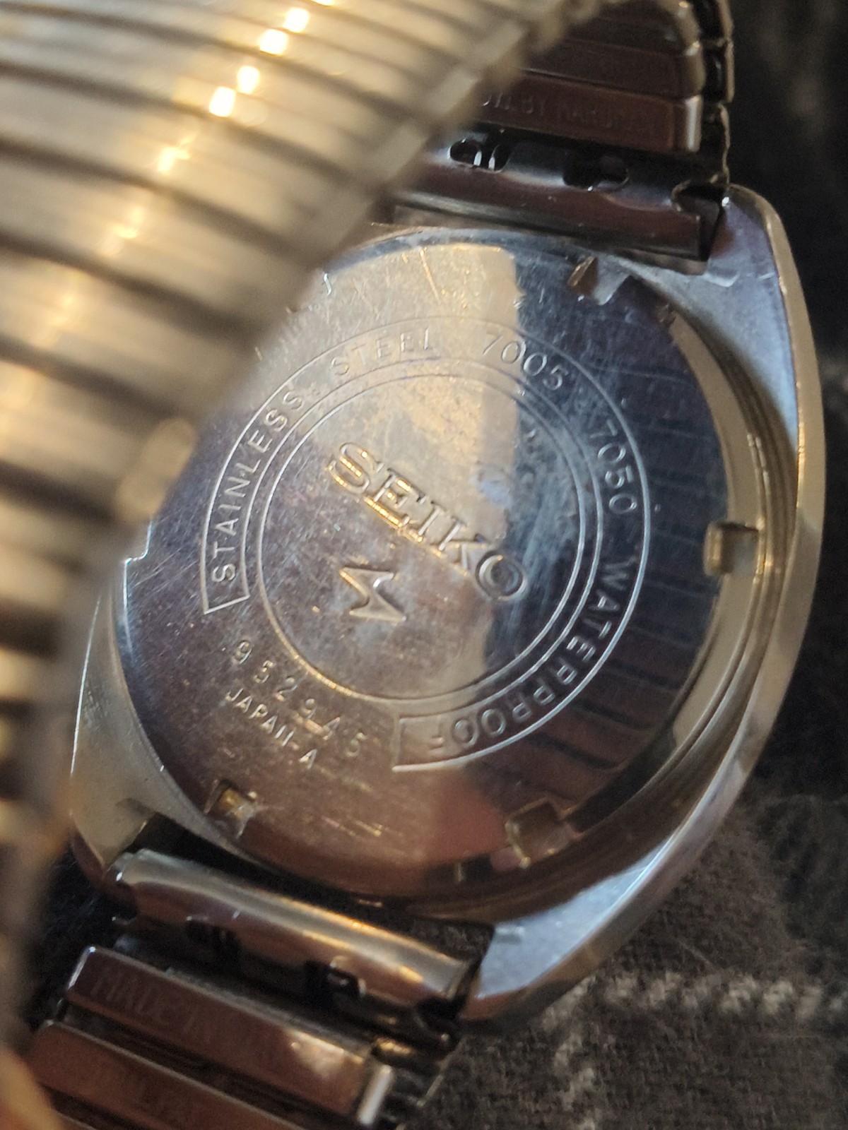 VINTAGE SEIKO 7005-7050 Cross Hair Silver dial AUTOMATIC GENTS