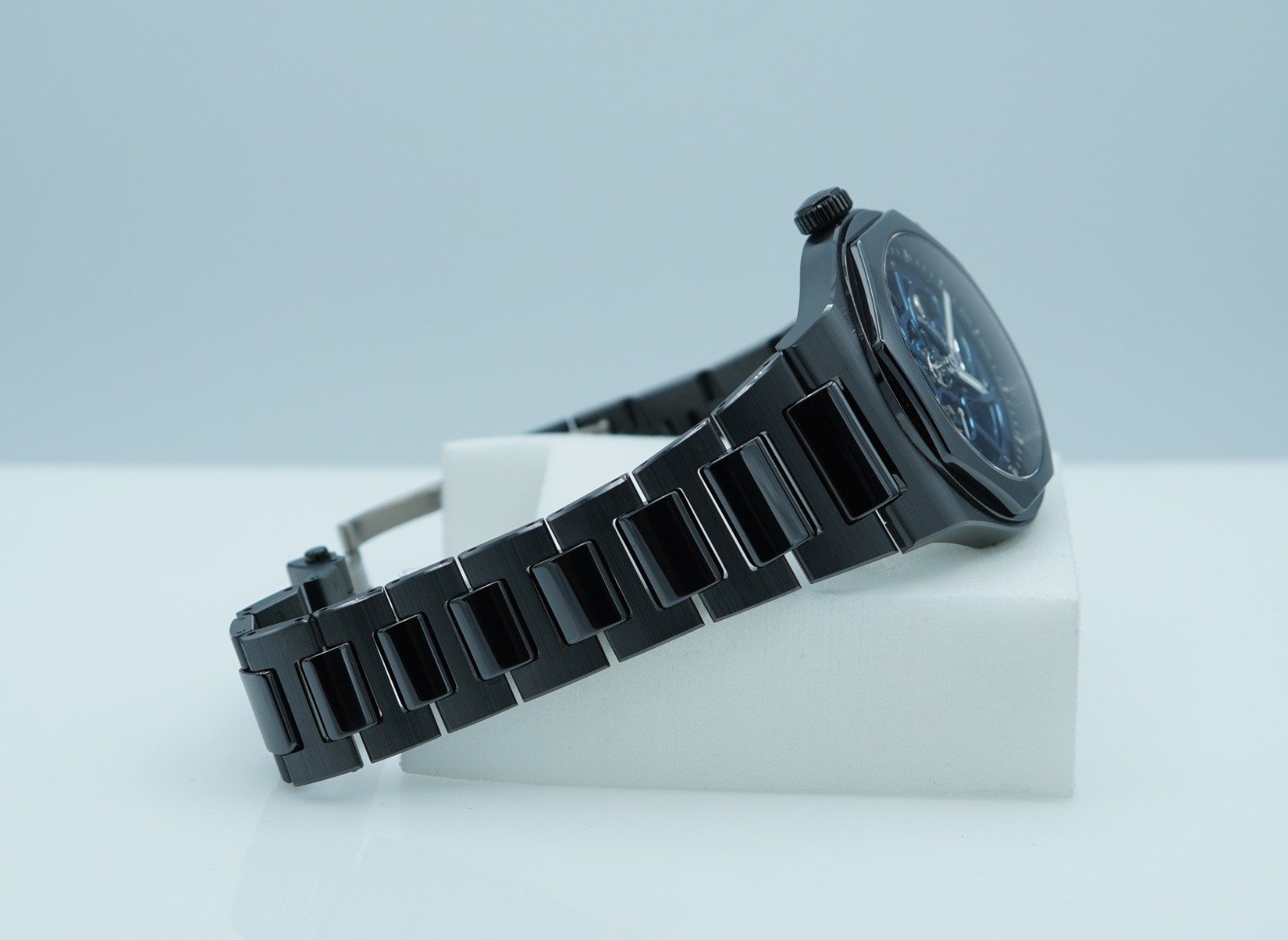 Girard Perregaux LAUREATO CERAMIC SKELETON BLUE DIAL EARTH TO SKY EDITION 2022