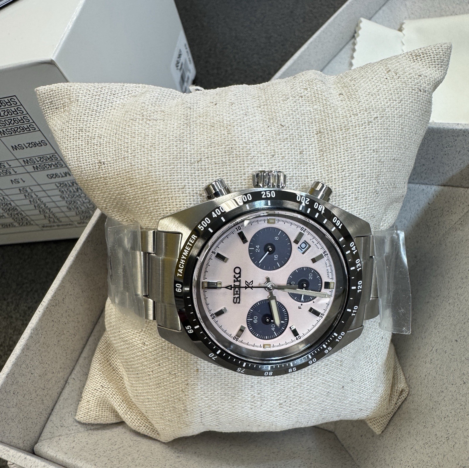 Seiko Prospex Solar Chronograph Men’s 39mm Pink Dial Watch SSC963 Made In Japan