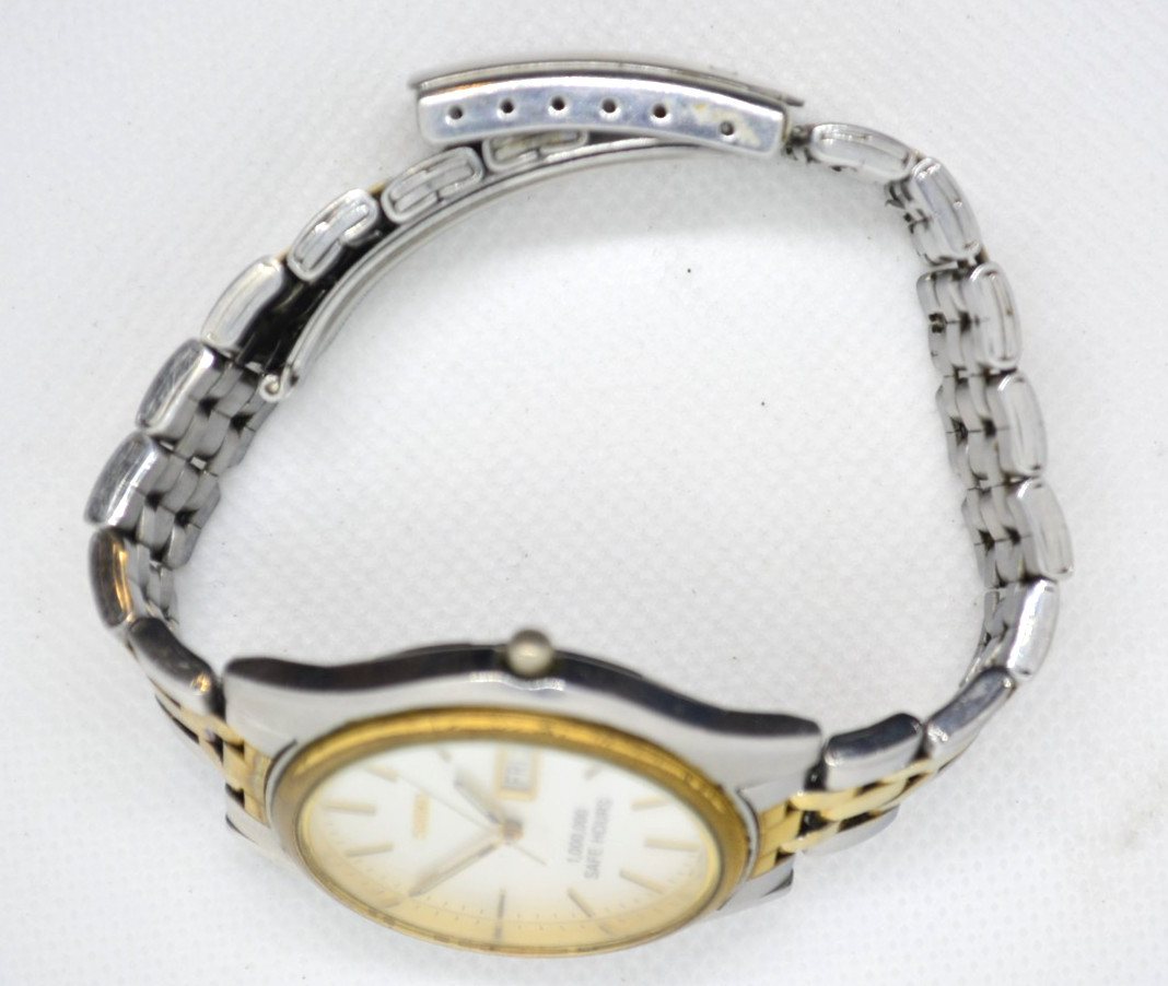 Vintage Seiko Men’s Watch Two Tone Day Date Silver Dial Quartz 37mm 7N43-9048
