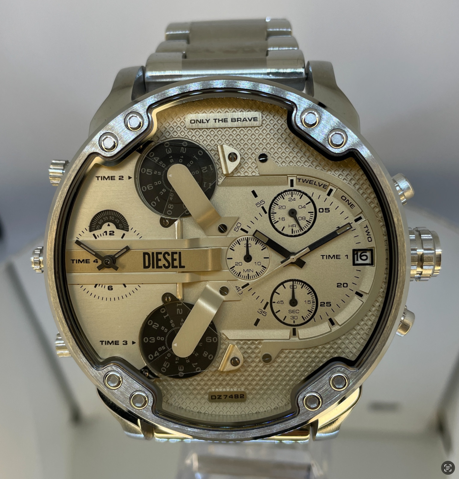 2025 Brand New Diesel Mr. Daddy 2.0 watch features a white sunray dial DZ7482