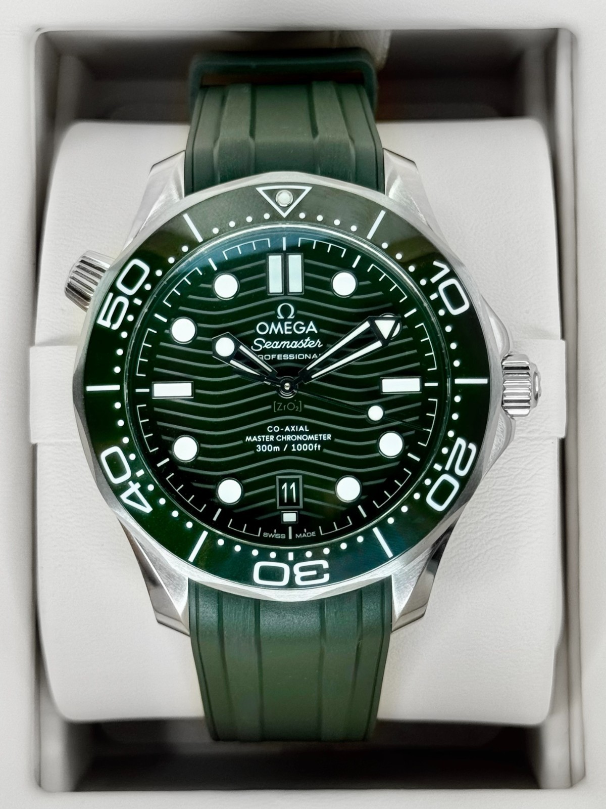 2023 Omega Seamaster Master Chronometer 42mm 210.32.42.20.10.001 Green Dial