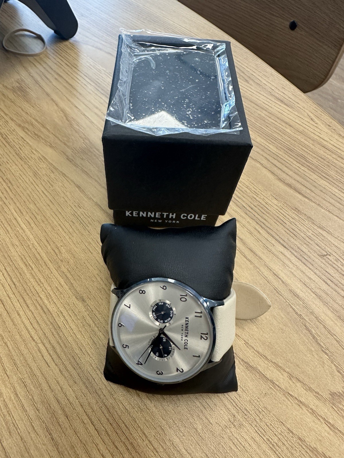 Kenneth Cole Men’s Classic Watch – Case Material: Stainless Steel- Case Size: 42