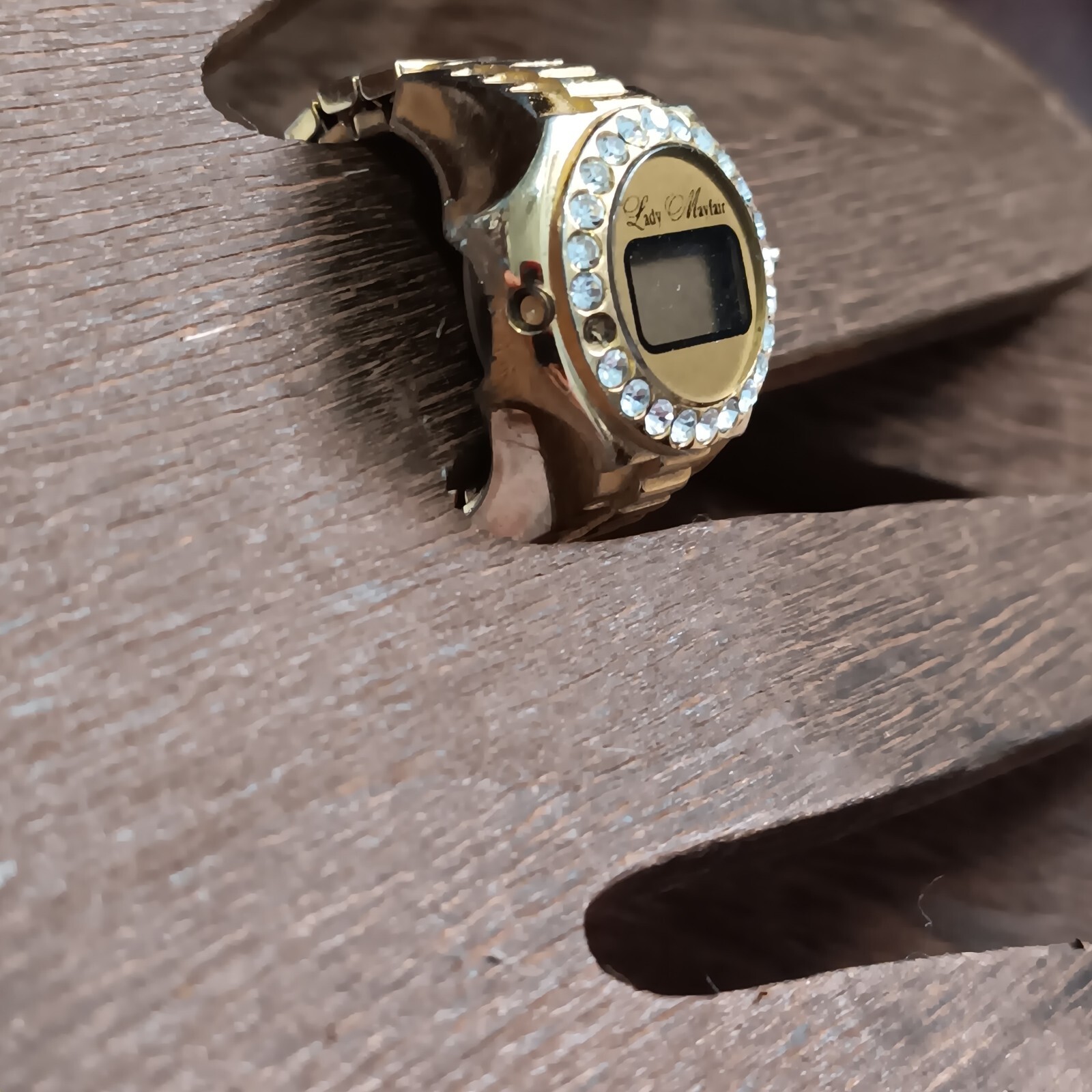 Lady Mayfair Digital LCD Gold Toned Ring Watch Untested