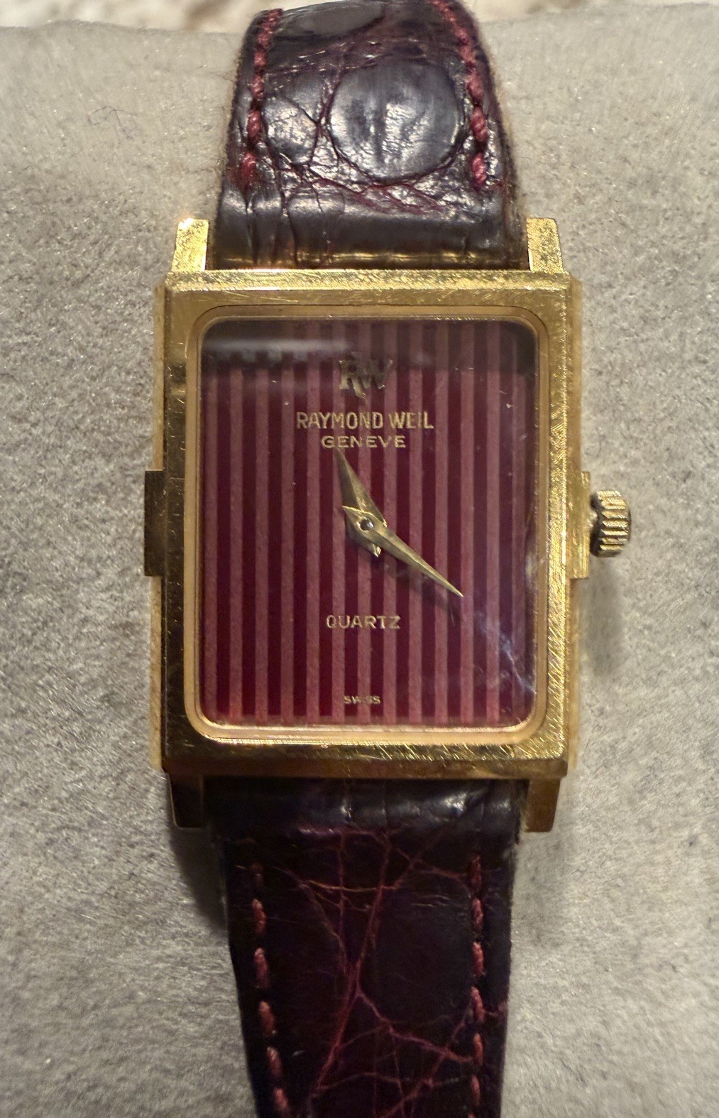 Raymond Weil 5722 Tank Geneve Swiss Made Quartz Gold Plated Burgundy Tuxedo Dial