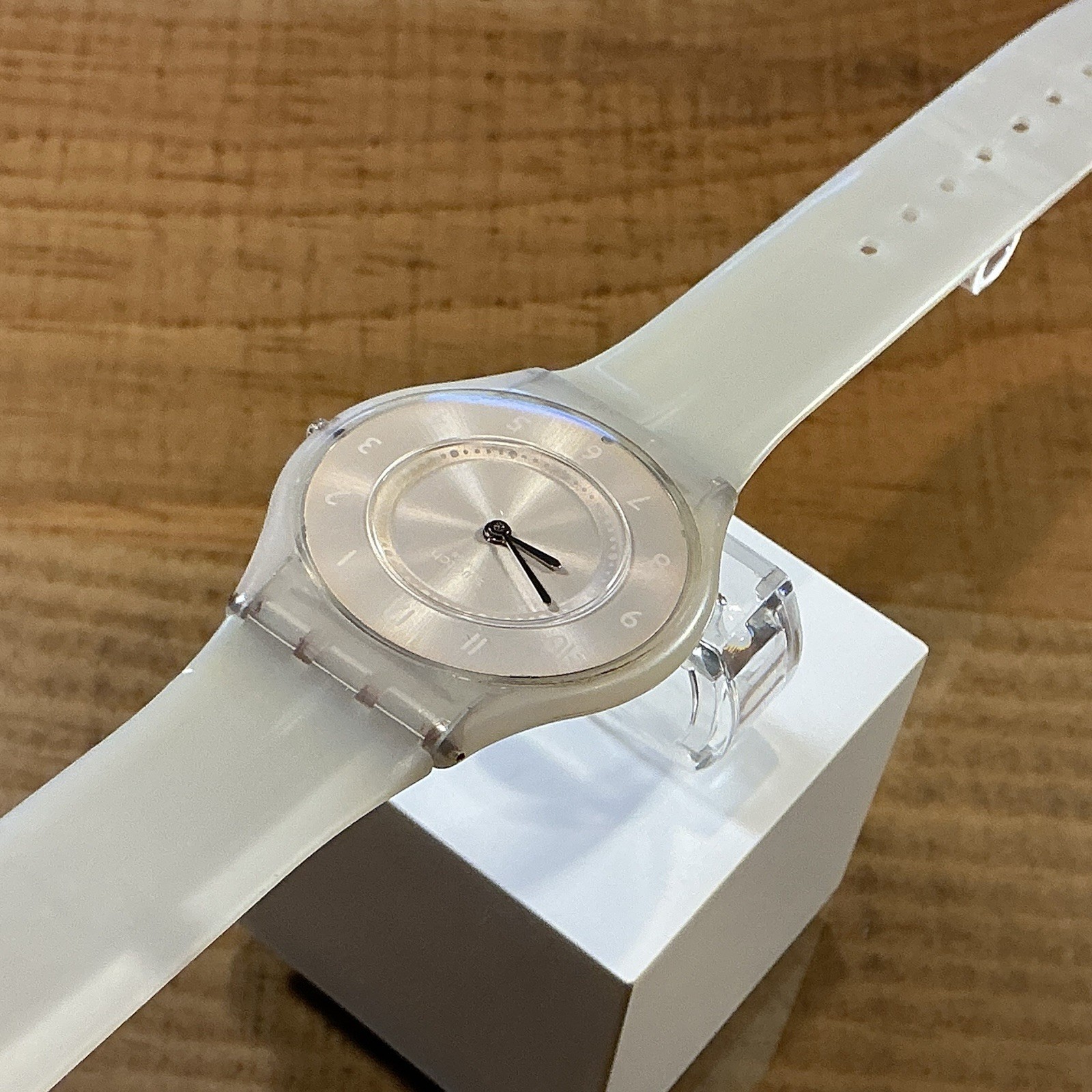 SKIN – ULTRA THIN – CHAMPAGNE DIAL / SEMITRANSPARENT STRAP – 34mm