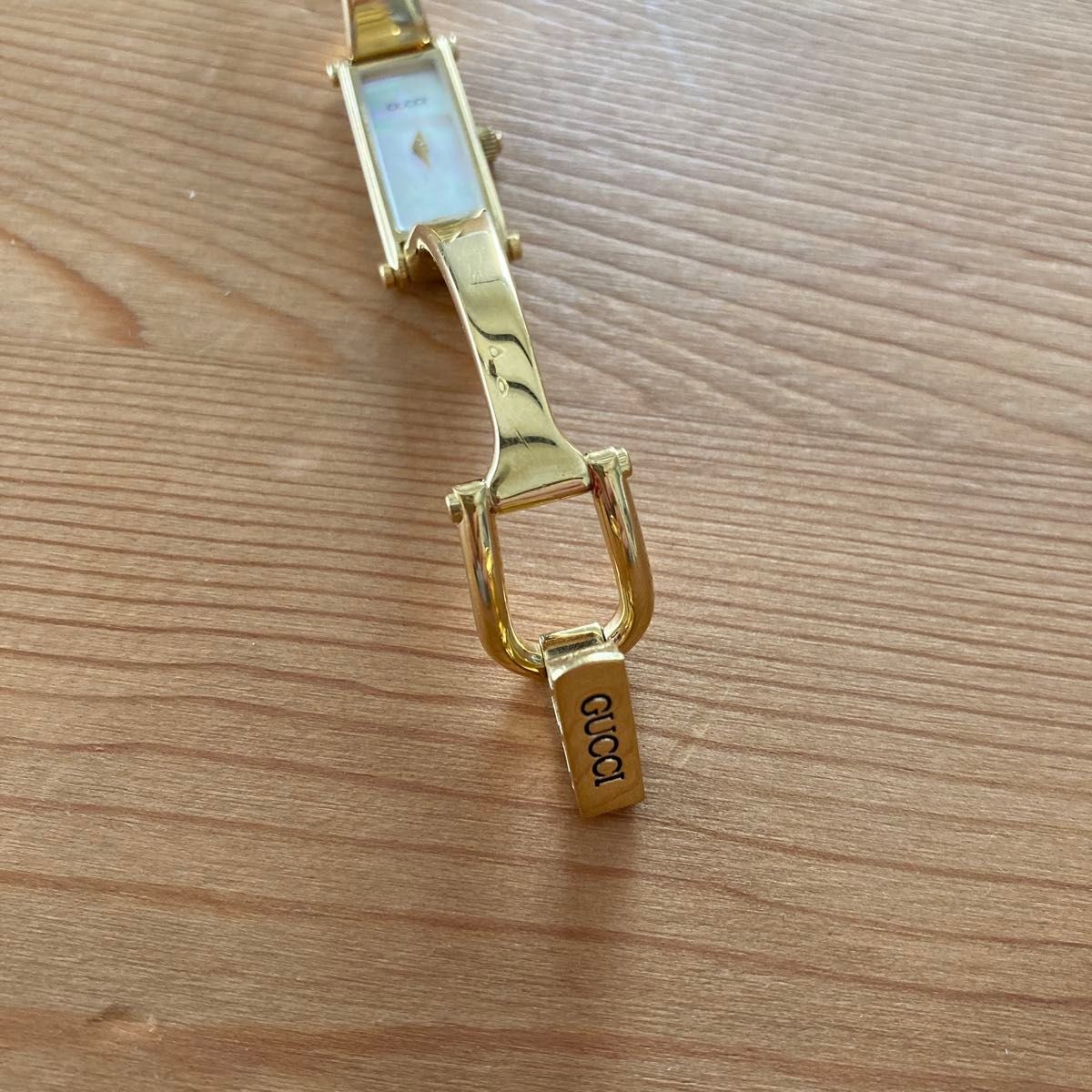 Excellent condition GUCCI 1500L Watch Gold Shell Dial Bangle with Box Working Vi