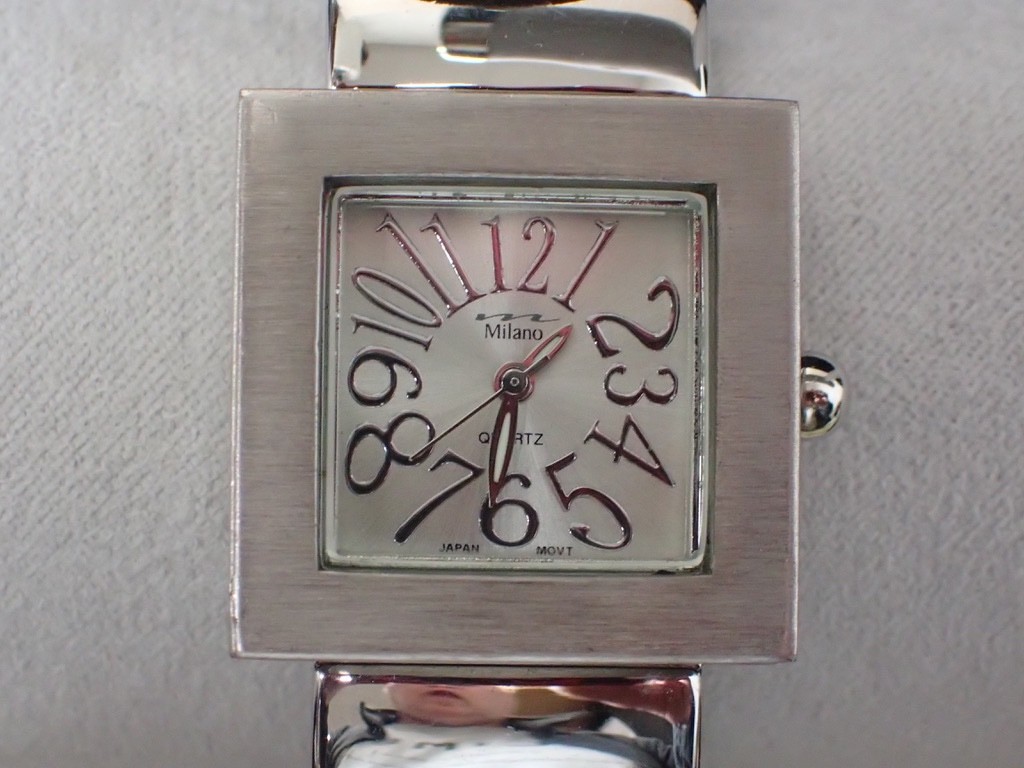 Milano Women’s Fashion Watch w/ (7) Interchangeable Magnetic Accent Faces