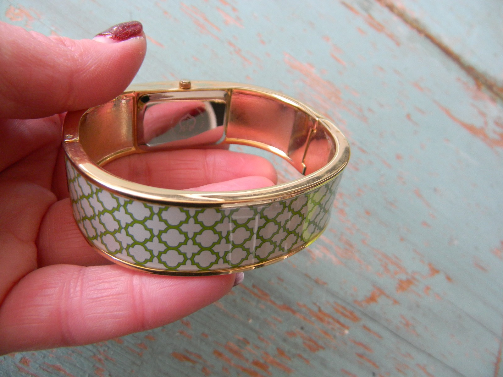 C Wonder Womans Bracelet Bengal Watch CUFF GREEN/WHITE/GOLD **NEEDS NEW BATTERY