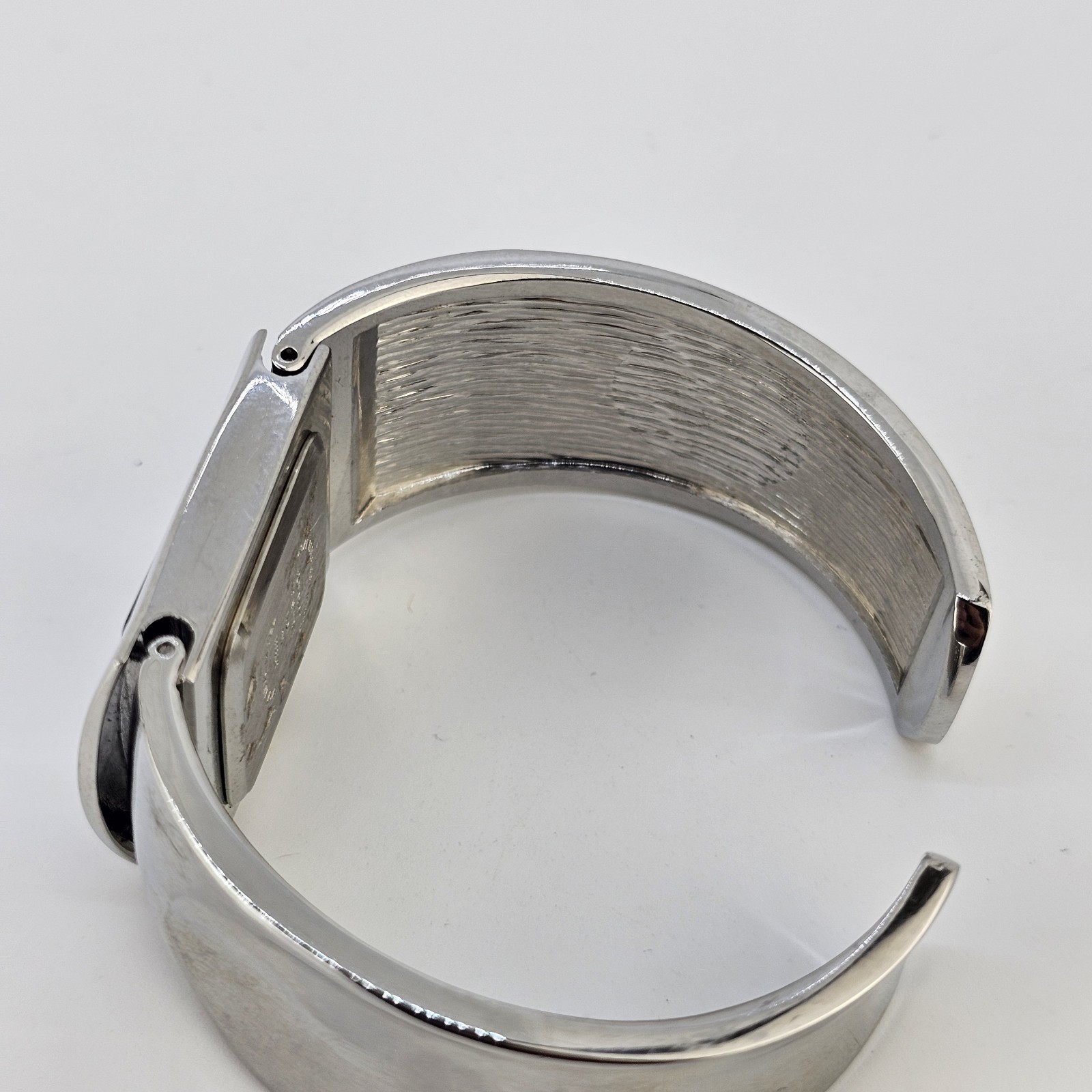 Women’s Cuff Bracelet Watch 26MM White Dial Gray Bracelet Bands 5.5″ NEW Battery