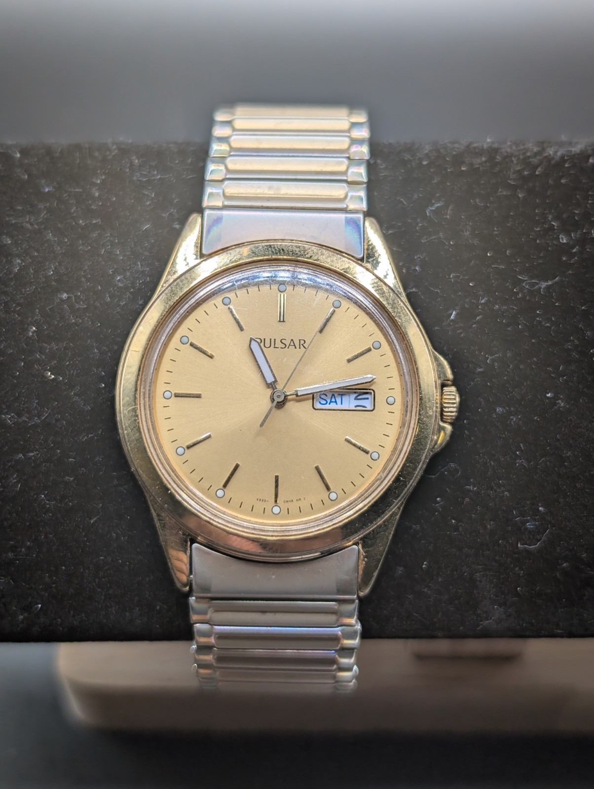 Vintage Pulsar Mens Watch 36mm Gold Dial Gold Tone Band Day Date VX33-0AE0