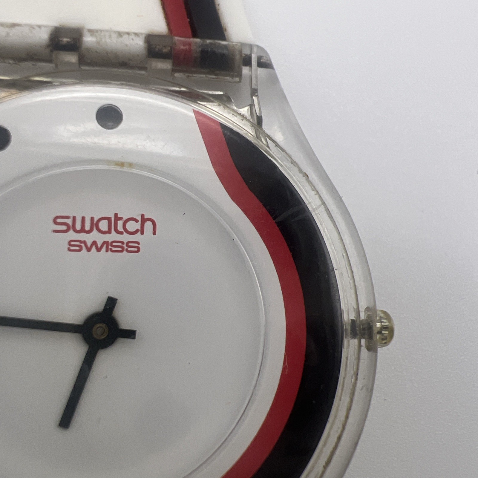 Swatch Skin SENSUAL STREET Ultra Thin White 34mm Watch SFK307 2007 Case