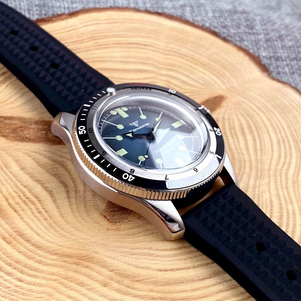 40mm 200M WR Watch For Men Japan NH35 Automatic Blue Dial Green Luminous Marks