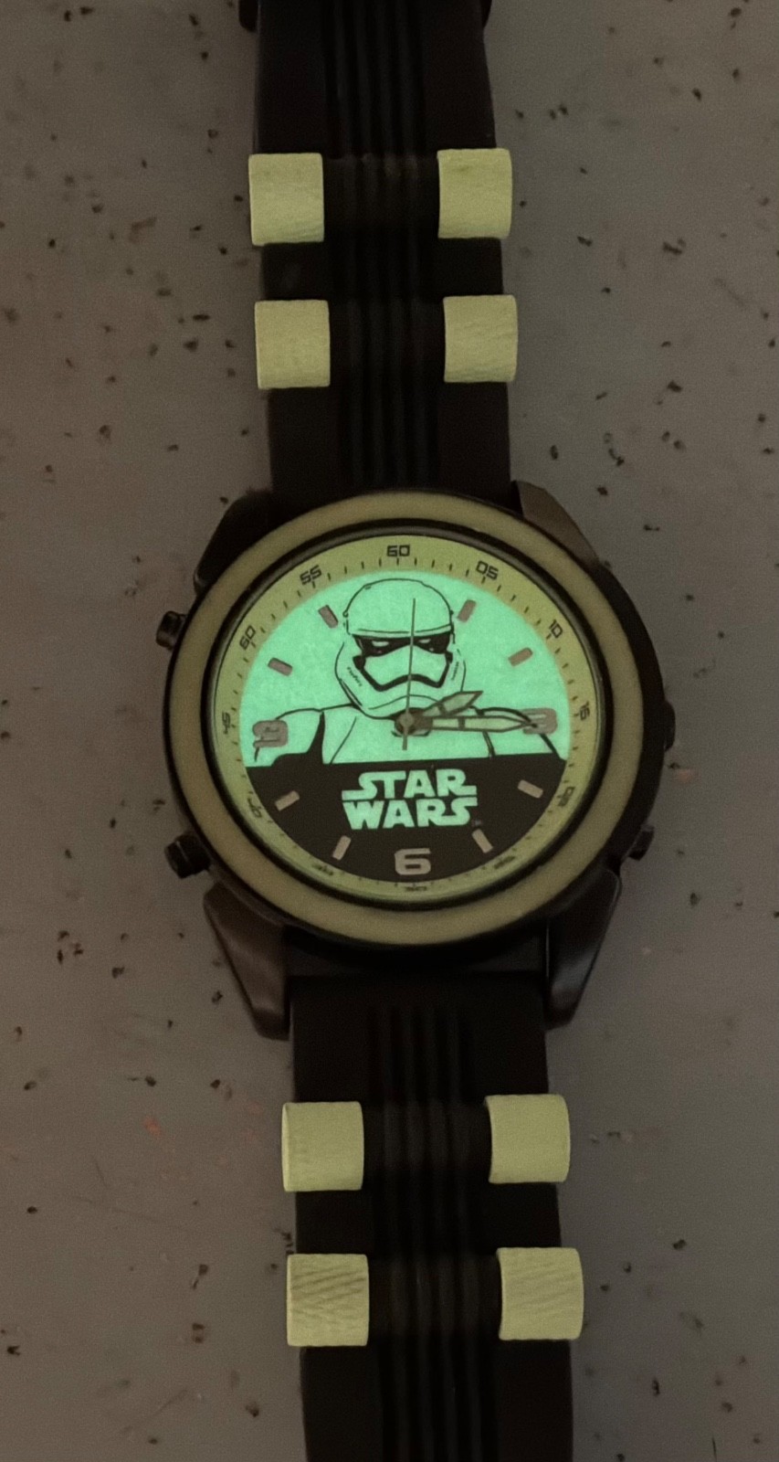 ACCUTIME STAR WARS STROM TROOPER GLOW-IN-THE-DARK MENS/BOYS WATCH w/TIN BOX