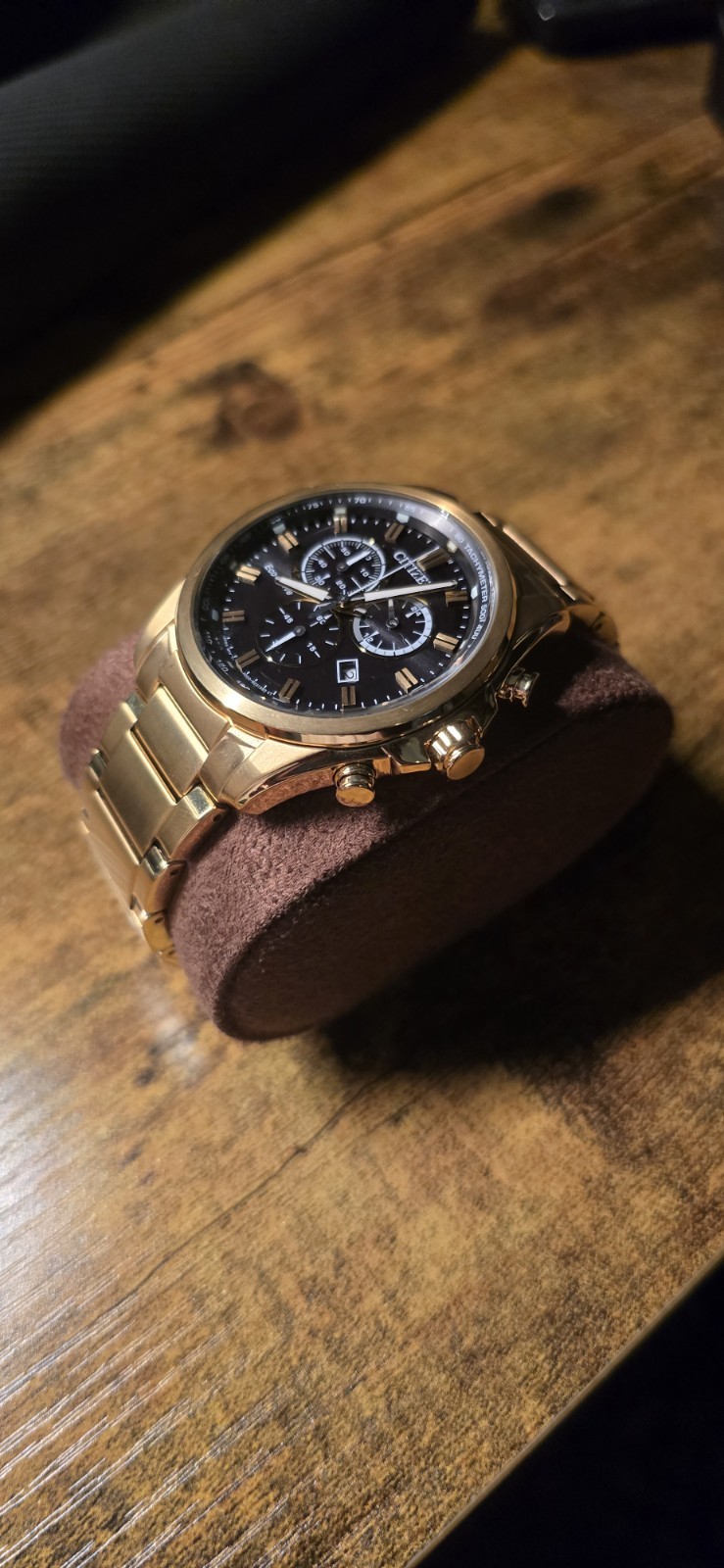 CITIZEN MEN’S ECO-DRIVE WEEKENDER CHRONO DATE BLACK /GOLD WATCH AT2132-53E*