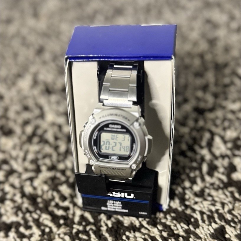 Casio Illuminator Digital Watch 50m Backlight Silver Bracelet Box