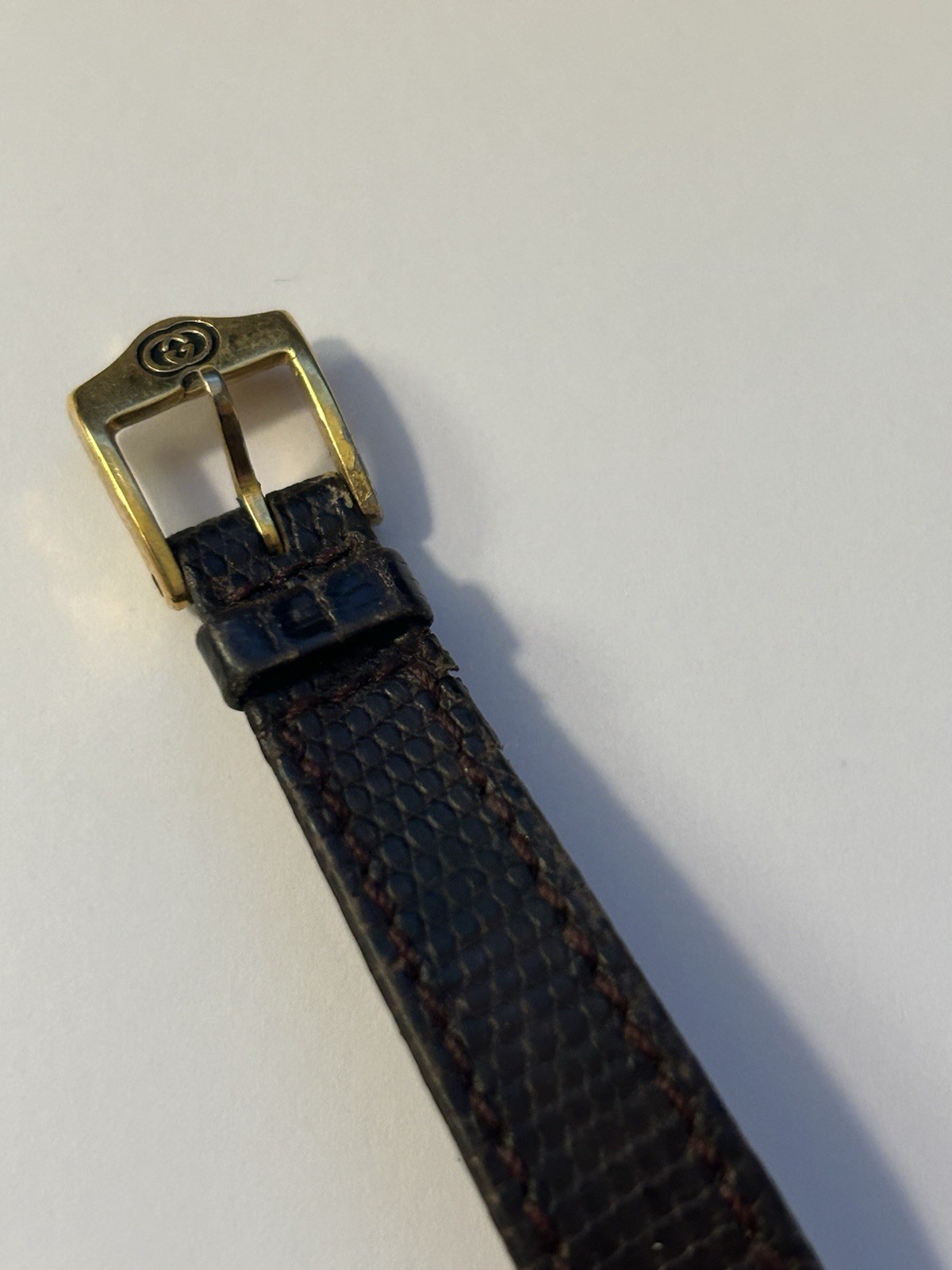 Authentic Vintage Gucci 3000 2 L Series Quartz Watch – Gold Tone & Roman Numeral