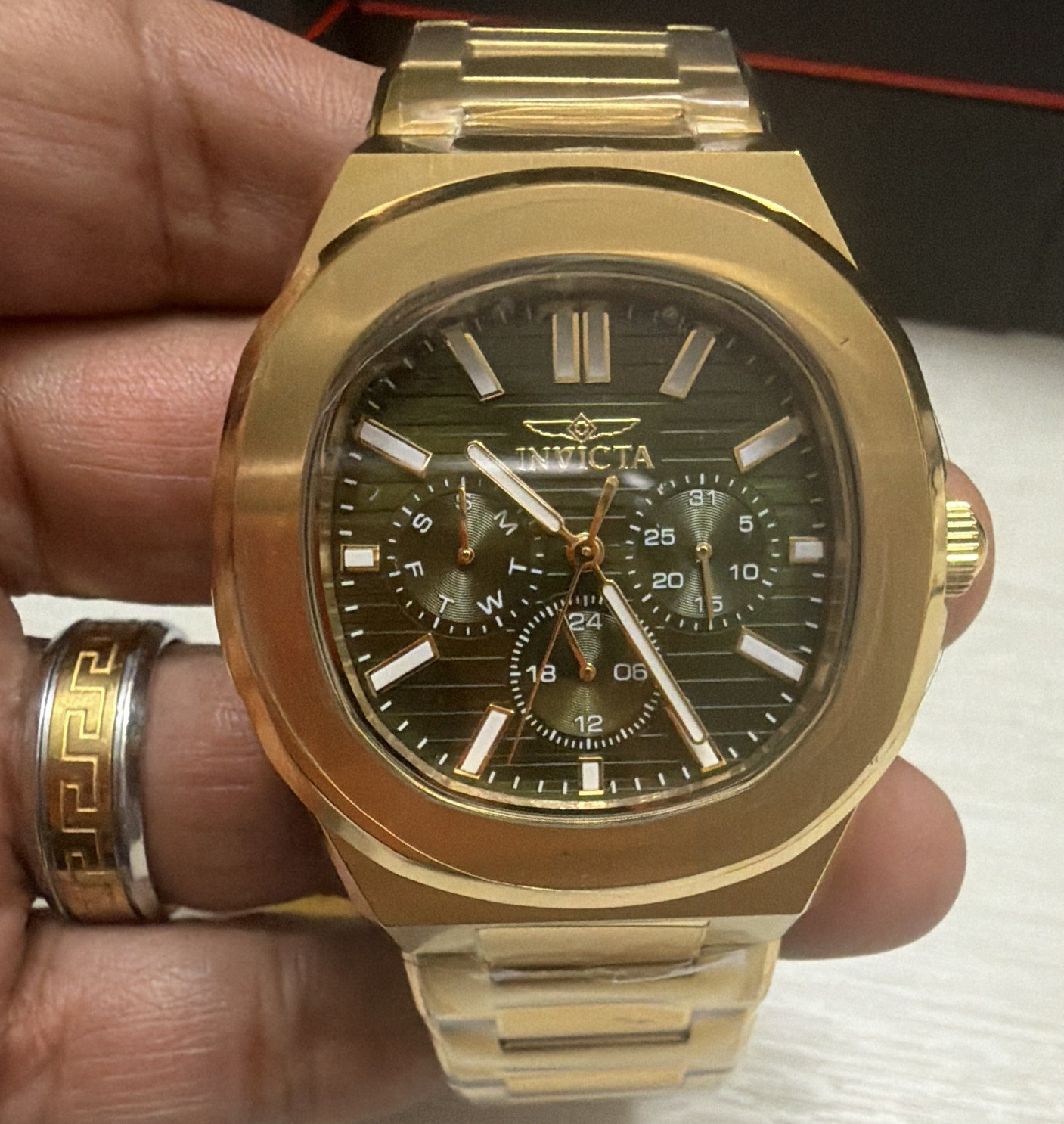 Invicta Quartz Men’s Watch Green Dial Gold Tone Stainless Steel 41mm Box