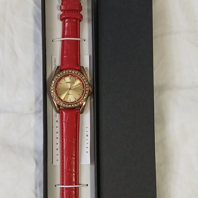 CROTON MANHATTAN Quartz Wristwatch Gold-Tone Case Gold Dial Red Leather Strap
