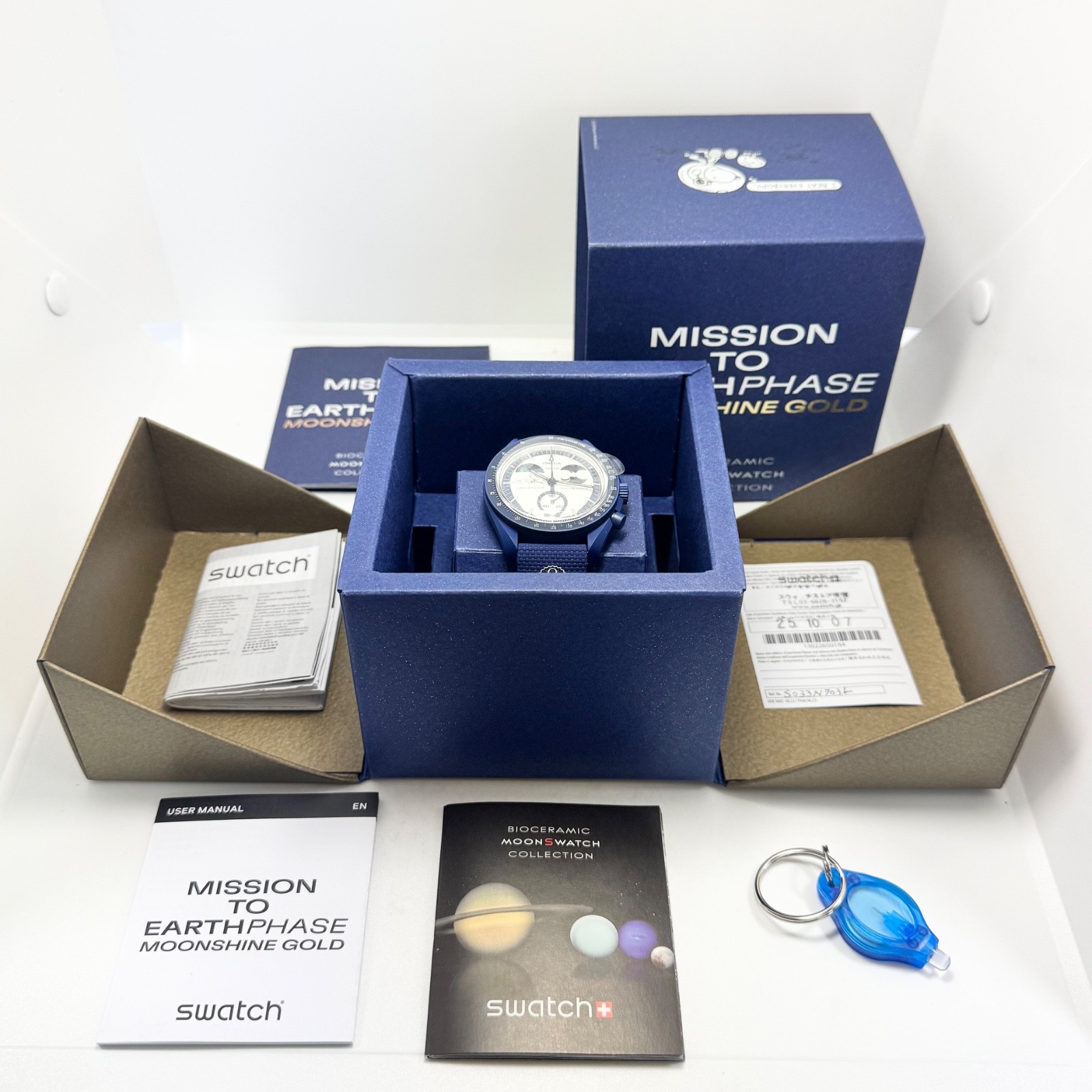Omega Swatch Speedmaster Mission to Earthphase SO33N703L Quartz Mint condition
