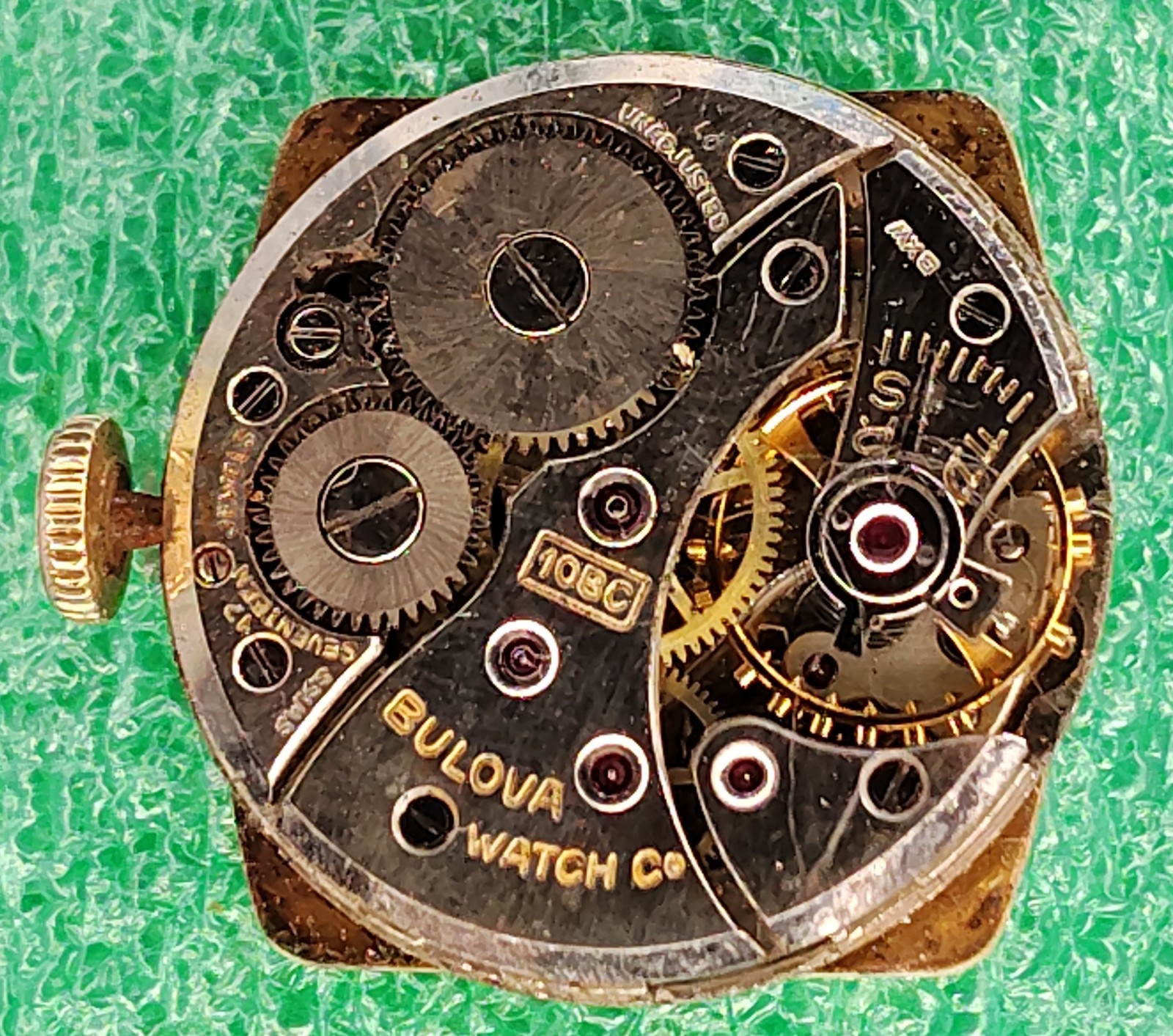 lot M233 mens Bulova 10BC 17J Old Movement Balance Rotates Vintage Watch Parts