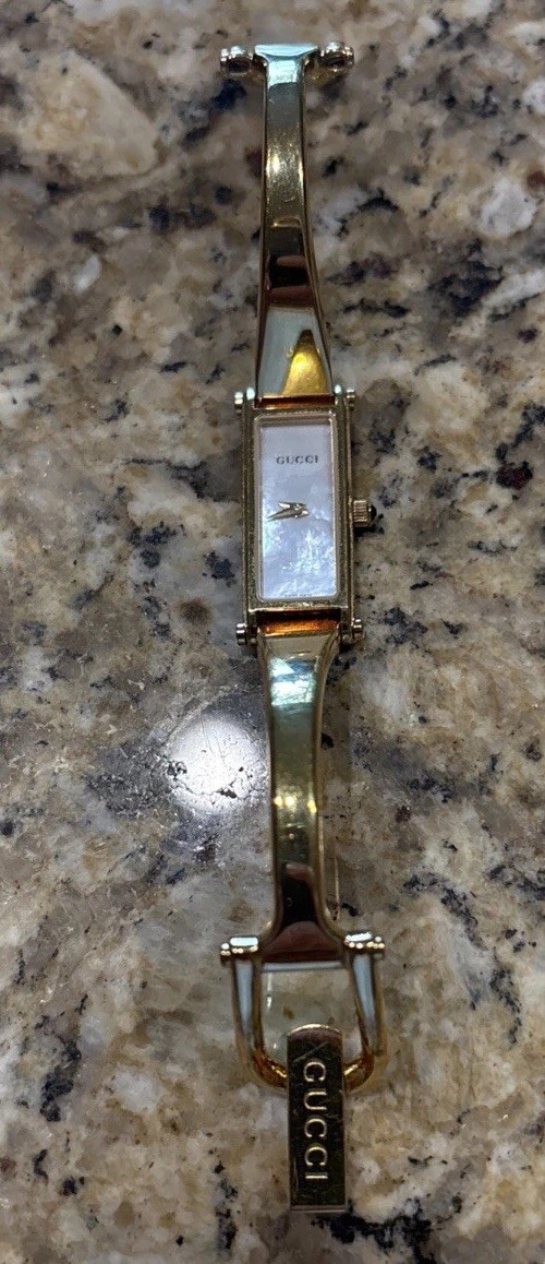 Gucci 1500L Gold Plated Face – 5 Jewels – Quartz Ladies Watch