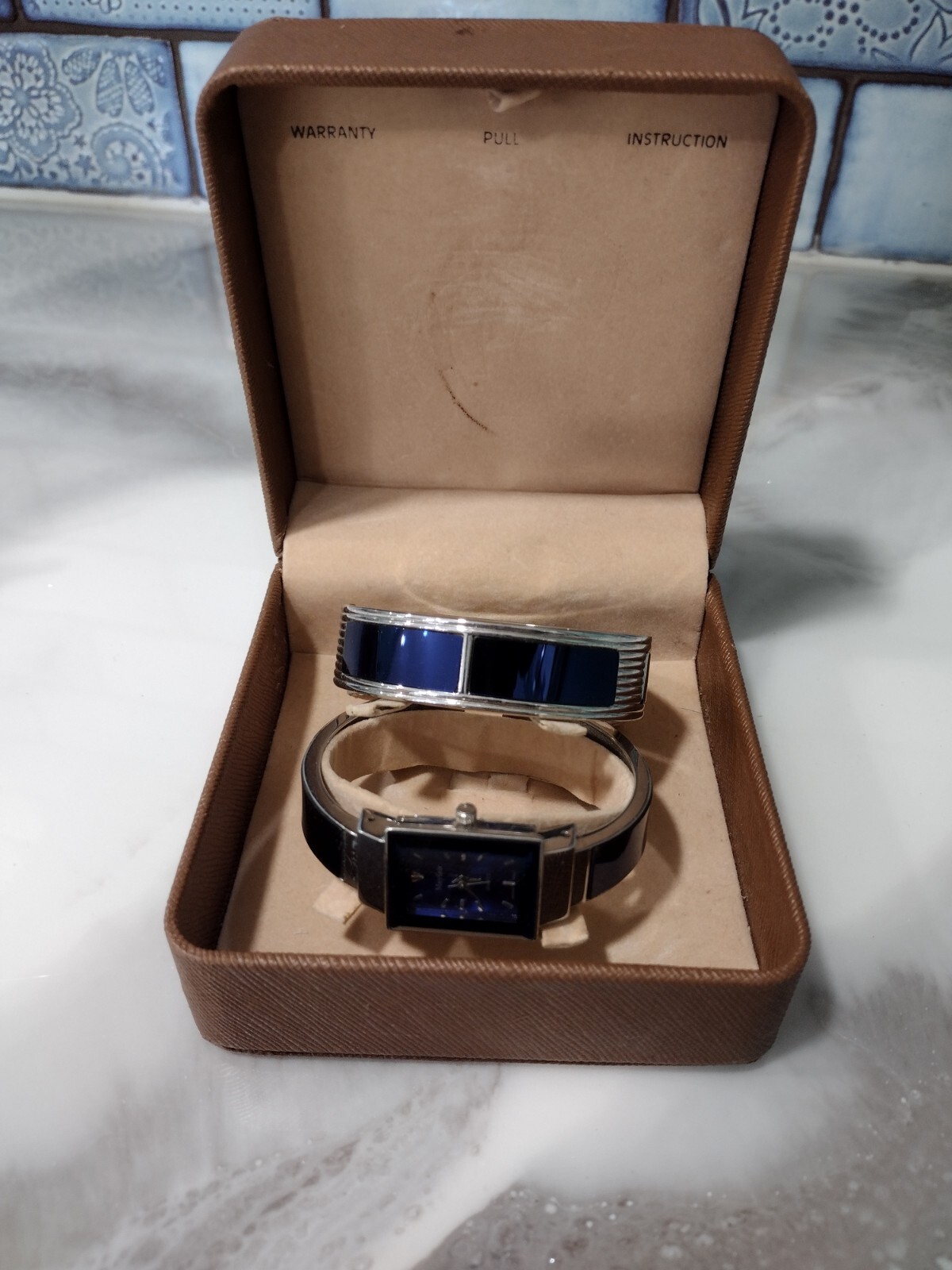 Mayfair Quartz designer Watch Womens With Bracelet Blue matching set Clip on