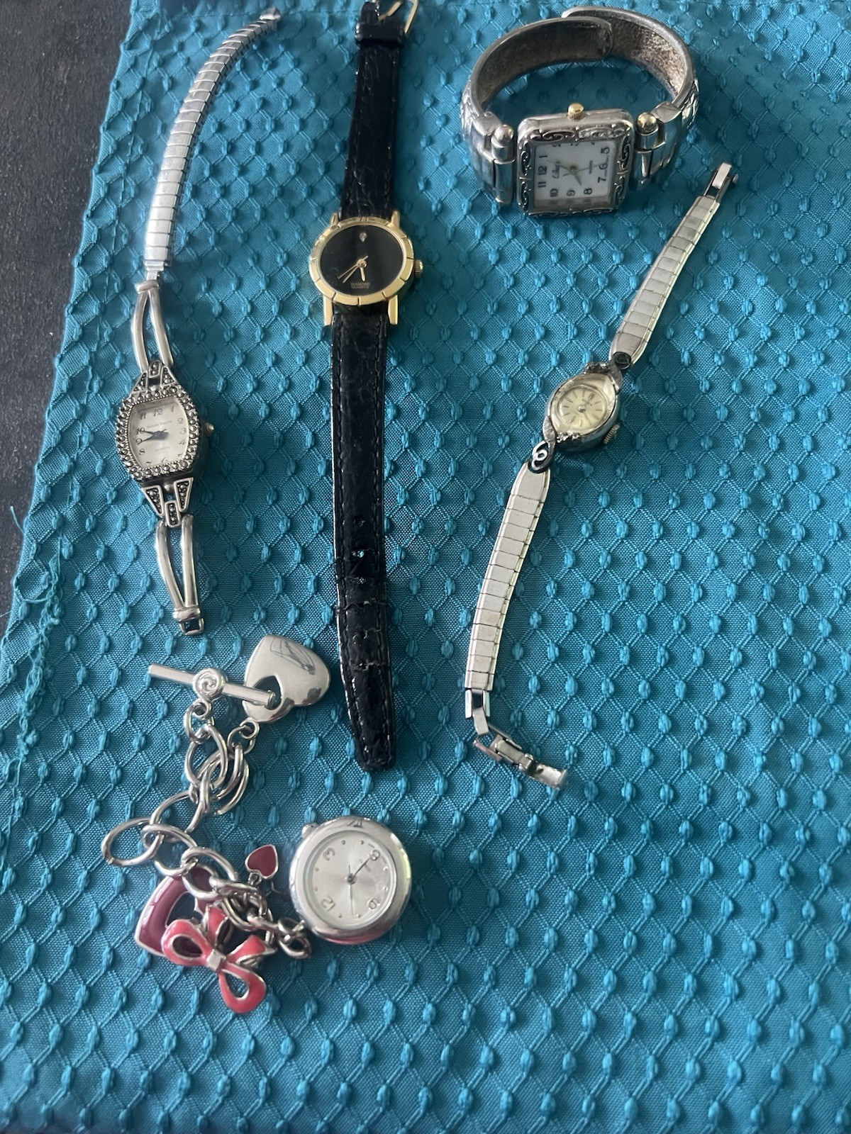 Multiple Women Old Watches, Various Types And Styles, Fit small Adult Wrists