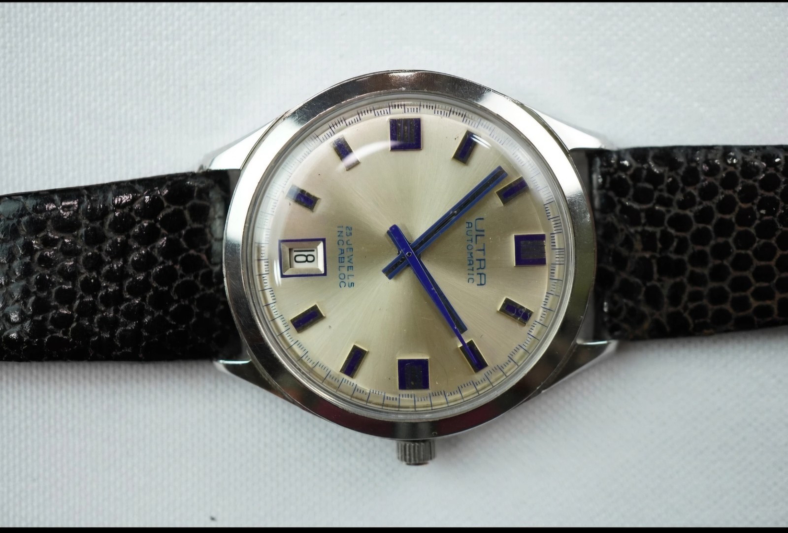 ULTRA AUTOMATIC 25 JEWELS INCABLOC Vintage Swiss Made 1970s Date Steel