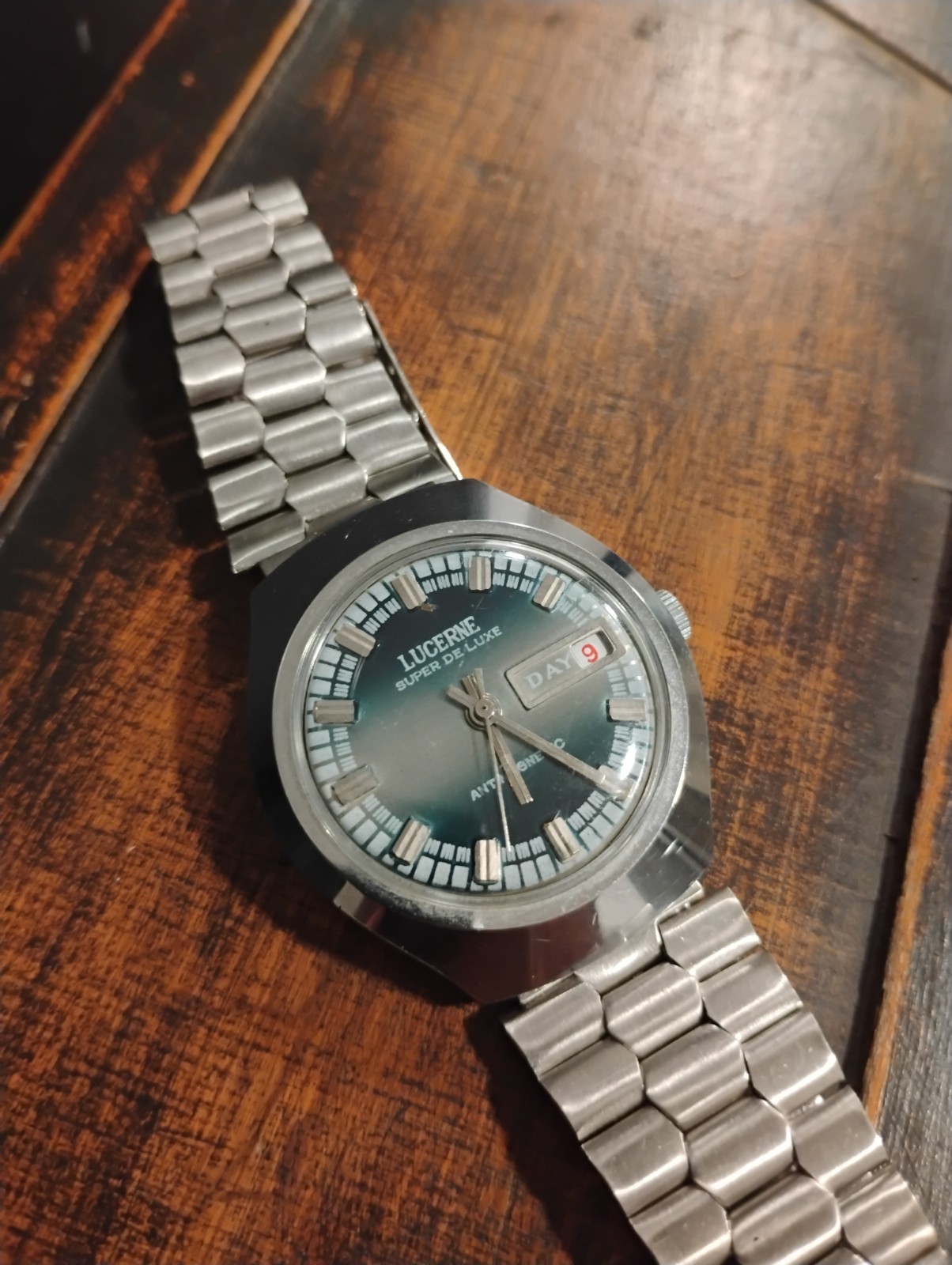 Beautiful LUCERNE SUPER DELUXE Watch. MECHANICAL 1970S. WORKING. Very nice condi